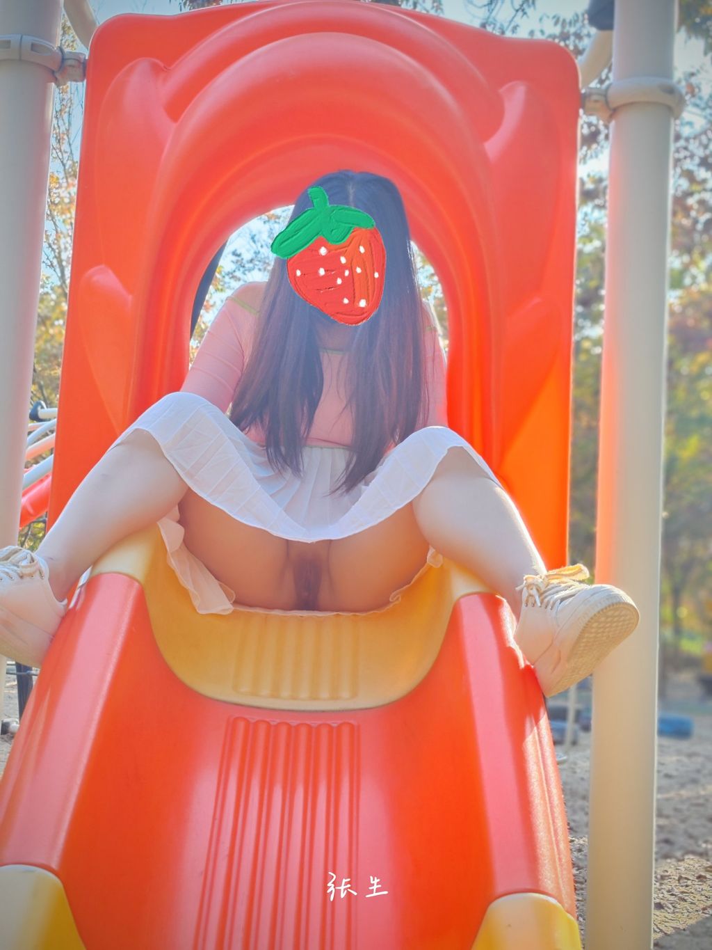 [OtherXXX] 张生： 淫妻大神分享娇妻 塞着跳蛋逛公园