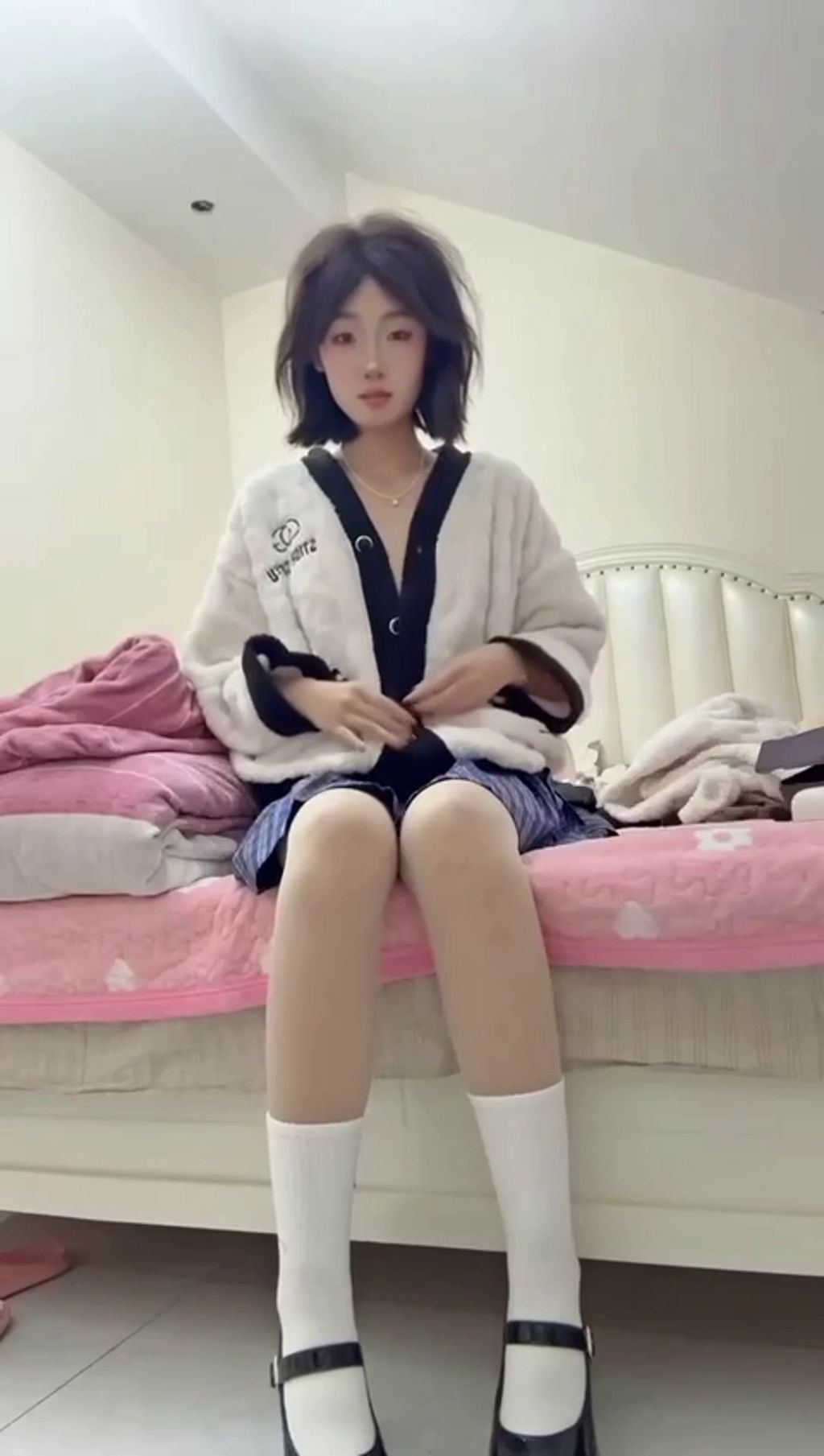 极品反差女大: COS雷姆 在宿舍里拉上床帘玩道具 高颜值妹妹却有一颗淫荡的心 6 极品反差女大: COS雷姆 在宿舍里拉上床帘玩道具 高颜值妹妹却有一颗淫荡的心