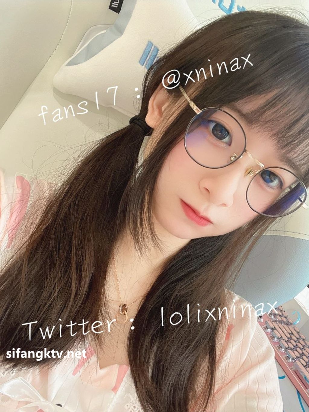 lolixnixax(小只马妮娜): 超级可爱的双马尾福利姬 #01 70 lolixnixax(小只马妮娜): 超级可爱的双马尾福利姬 #01