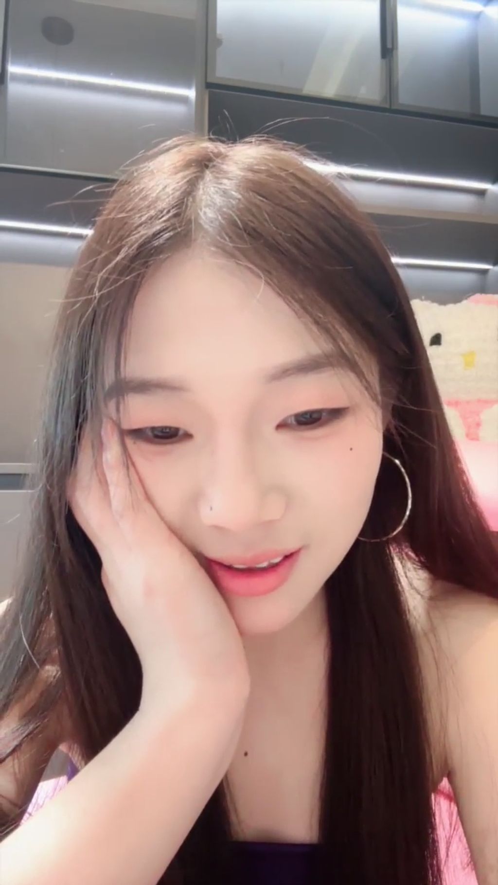 吧啦： 清纯少女下海 边跳边脱光光