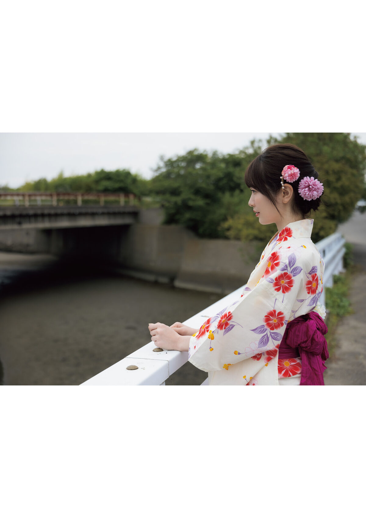 Emika Shirakami 白上咲花 - 写真集 Blooming