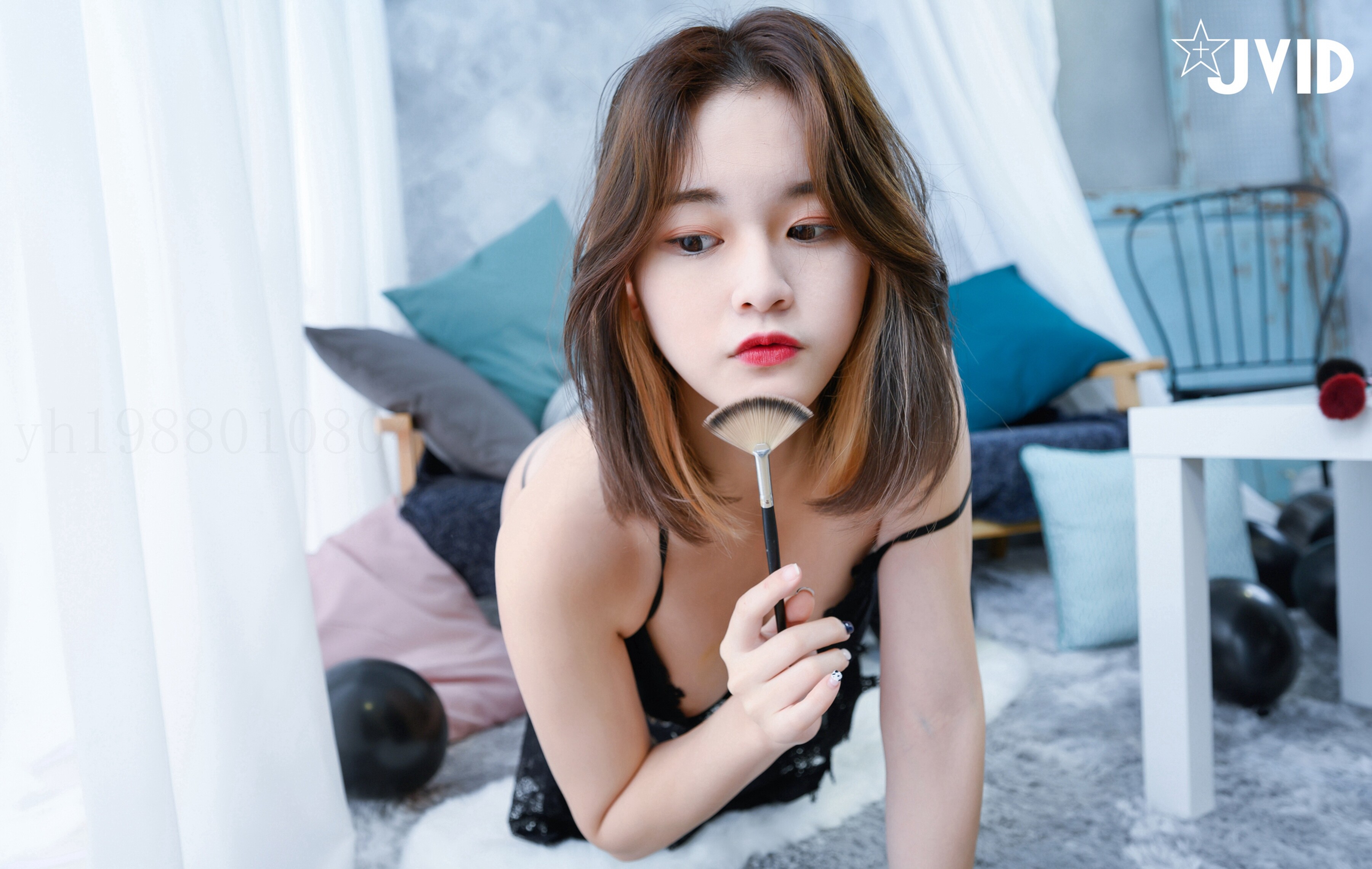 [JVID] Li Yan (黎妍) – 彩妝師的假期,黎妍全裸放鬆身心靈