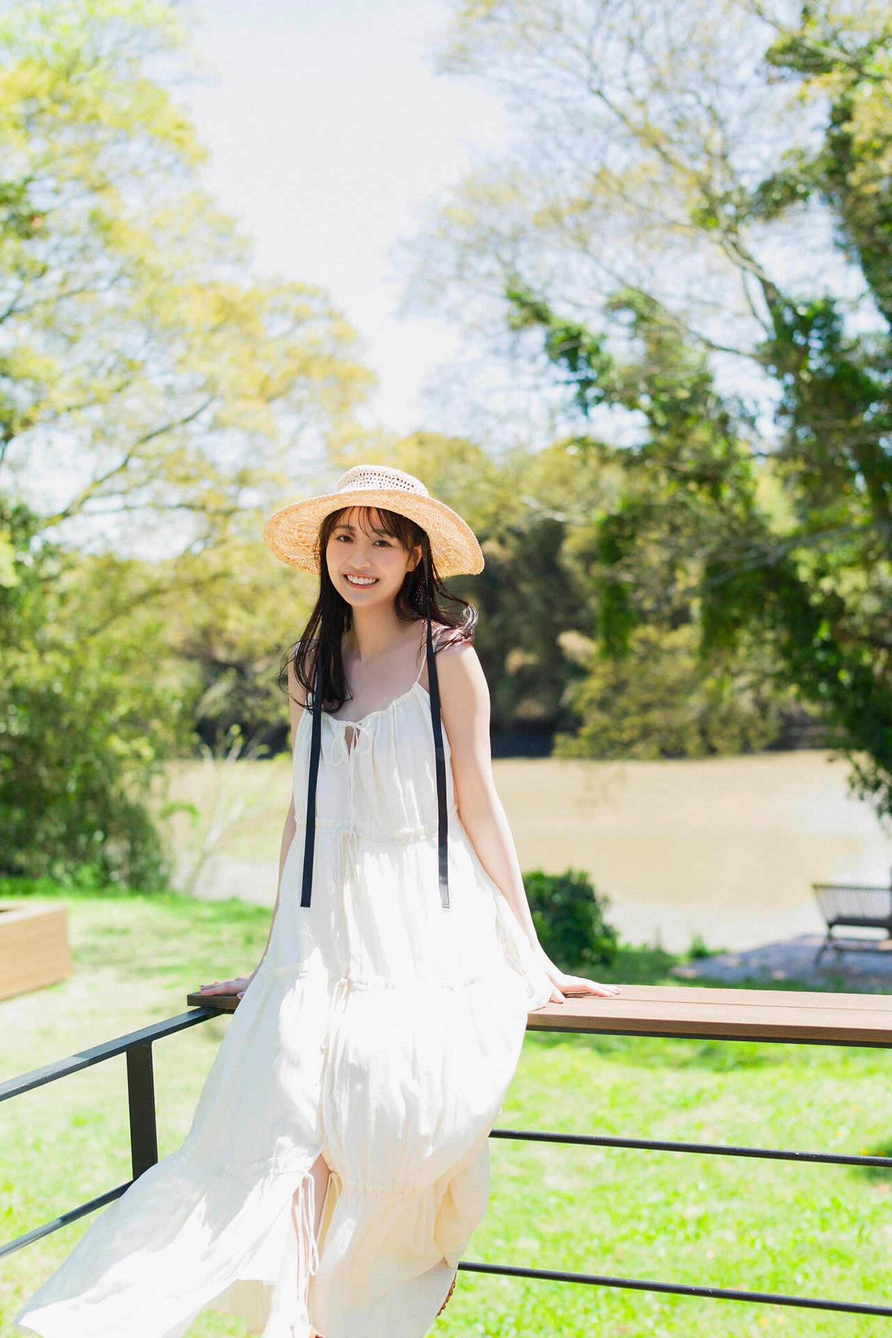 Aoi Mizobata 溝端葵, FRIDAYデジタル写真集 「夏のはじめ」
