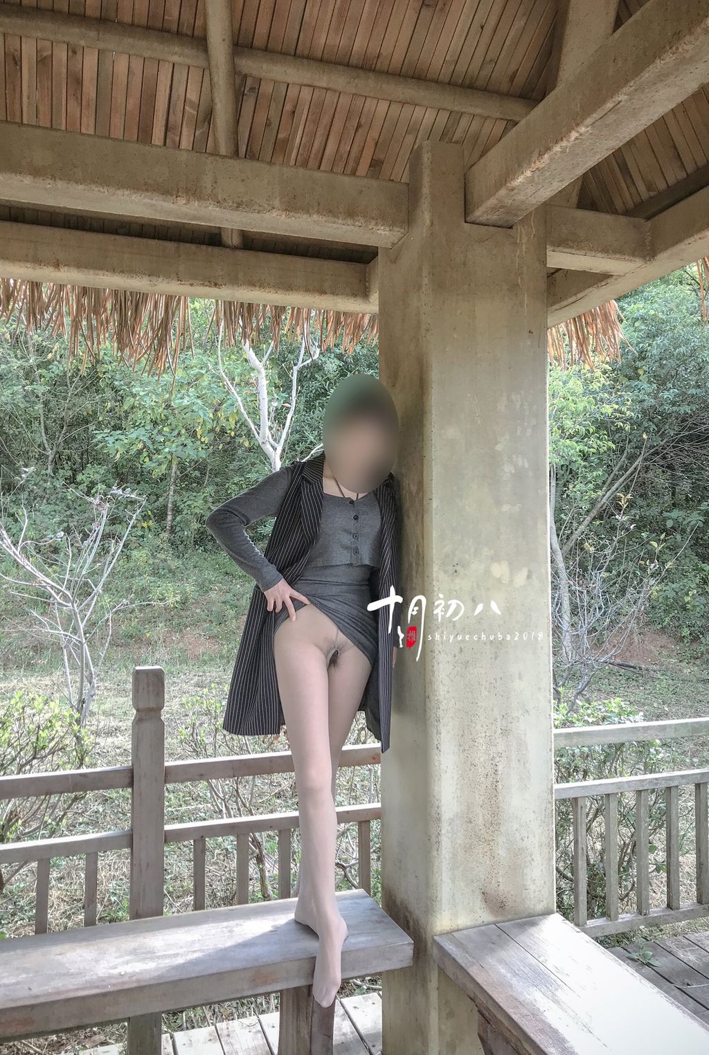 十月初八： 人前露出私拍合集