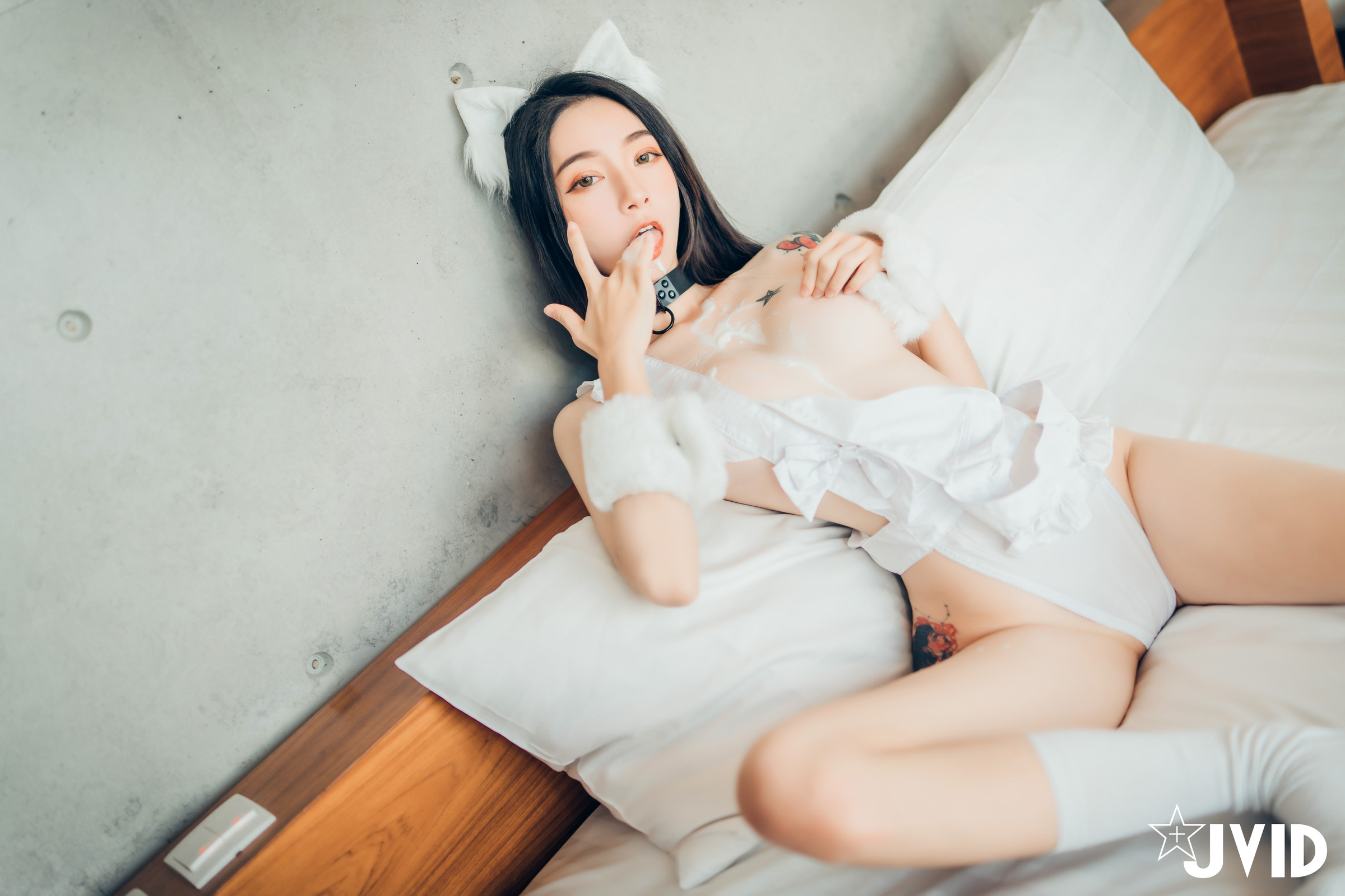 [JVID] 飘飘 – 猫娘女友-全真空死库水女仆-足控-激凸透点