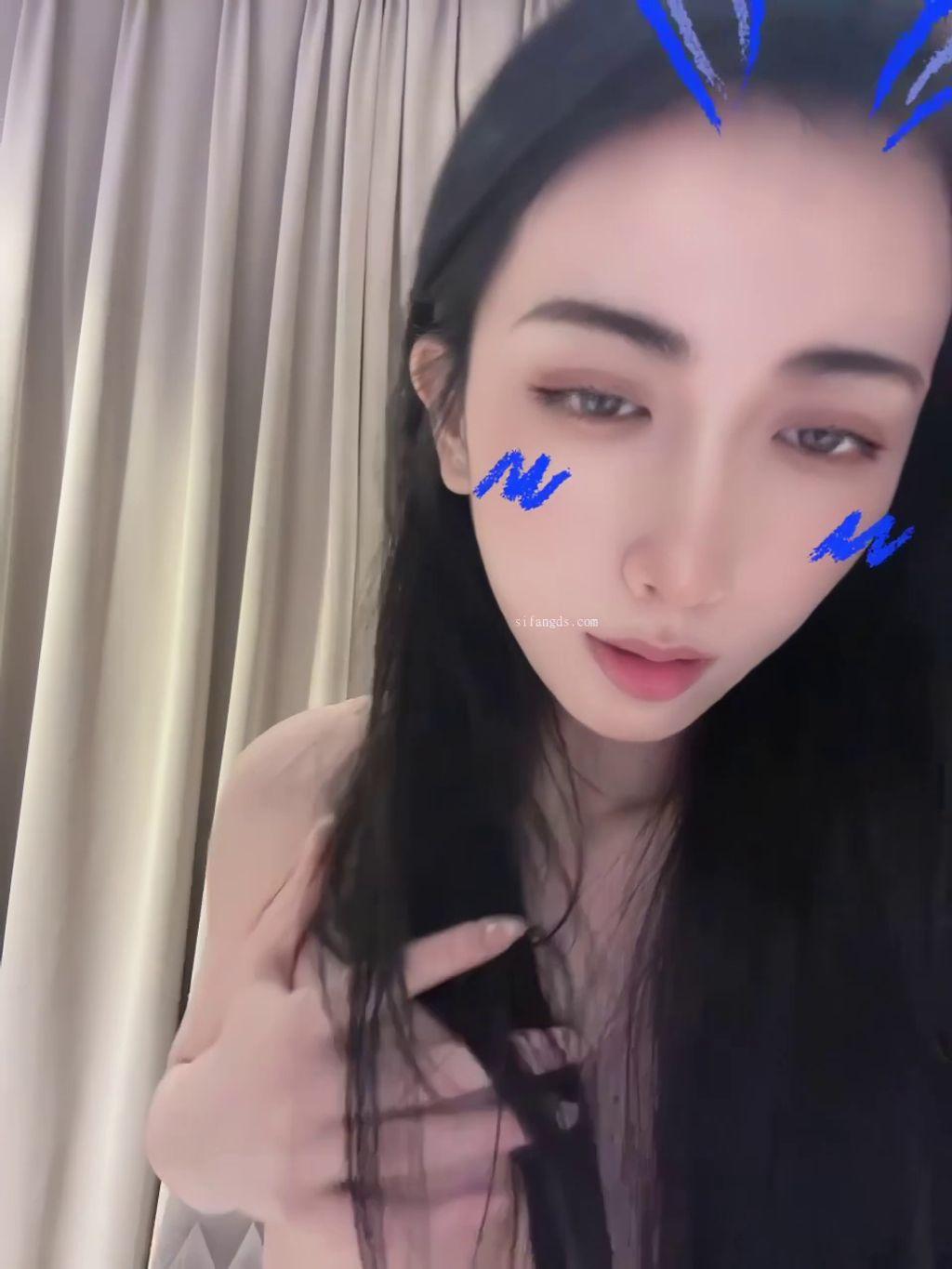 甜桃： 超高颜值 极品身材反差炸裂 玩法花样百出