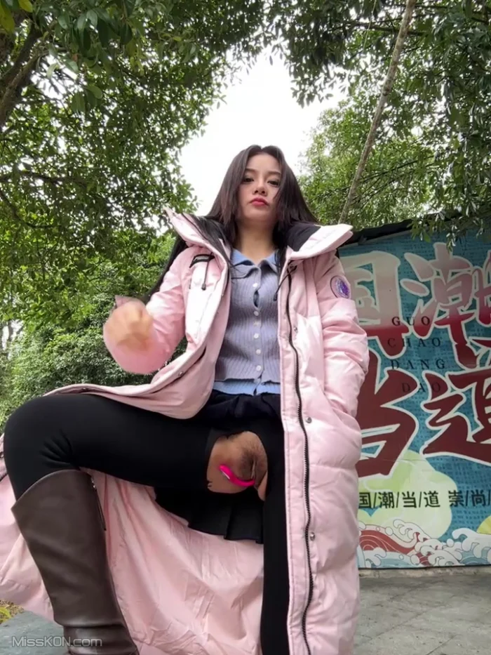 AsiaGoodLuck： 户外达人丝袜 公园 室内公共场所露出 长裙下塞跳蛋 #04
