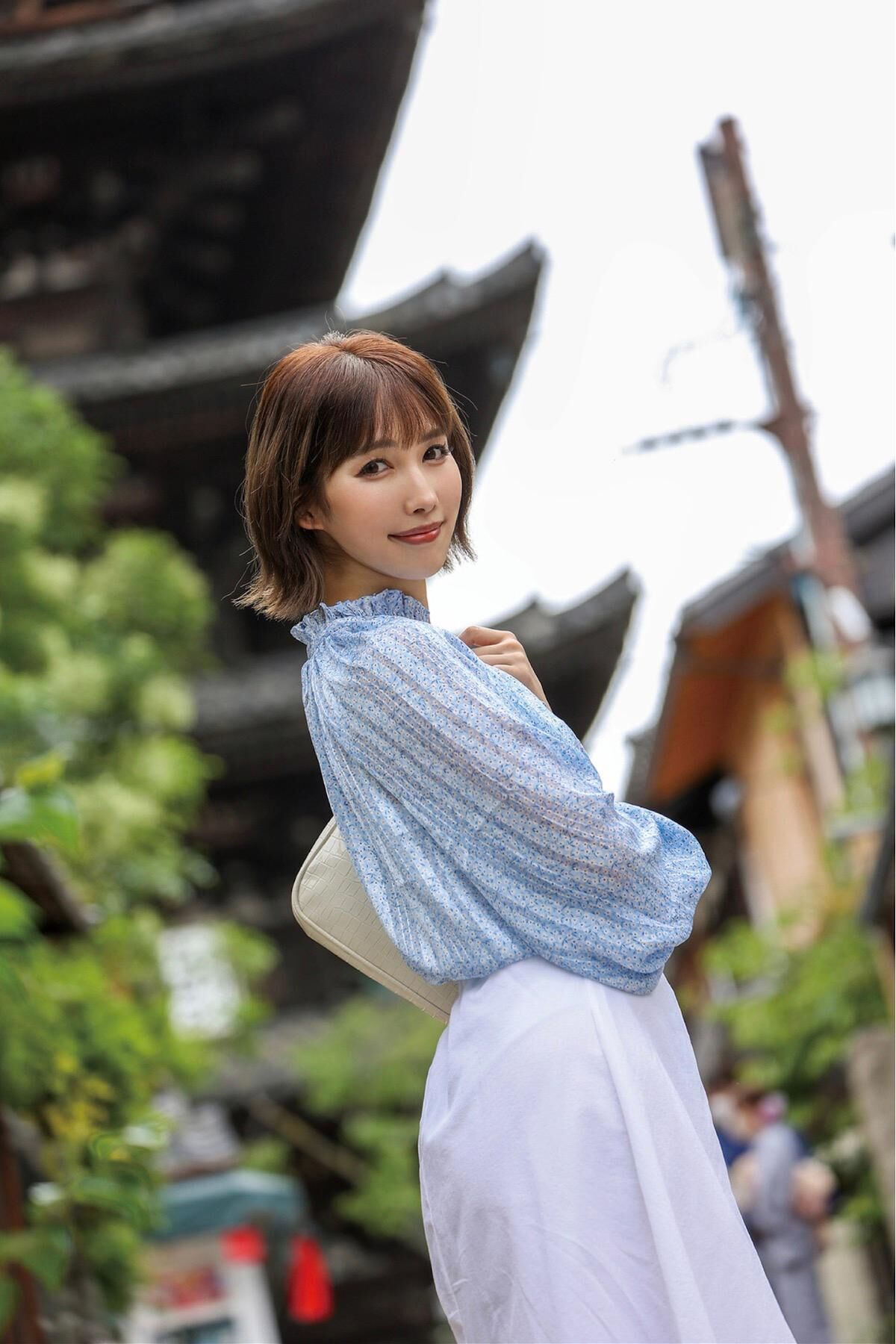 Shiori Tokunaga 徳永しおり - Travel Guide 旅のしおり