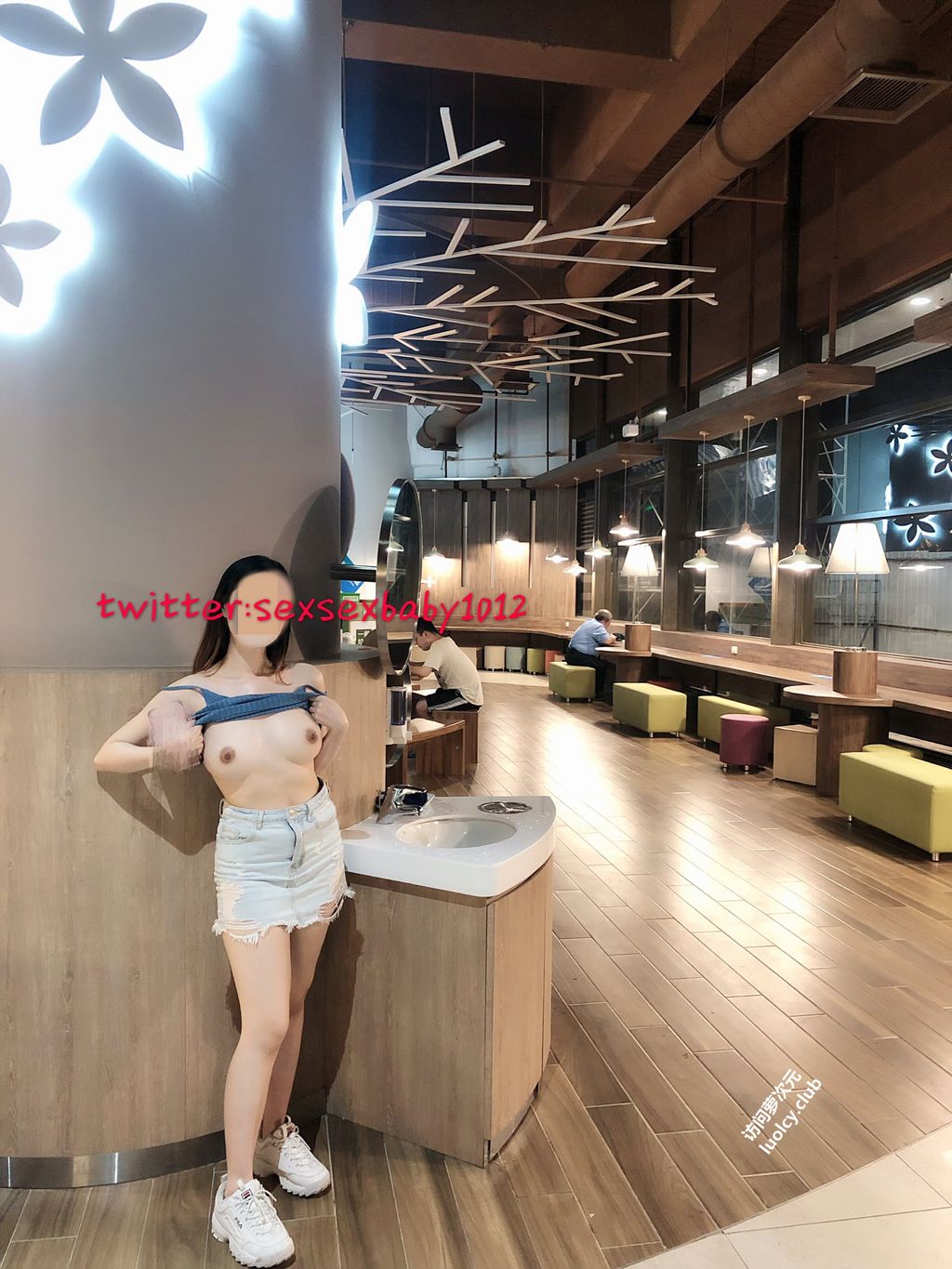 [OtherXXX] 薇安安： 极品福利姬 人前露出福利订阅