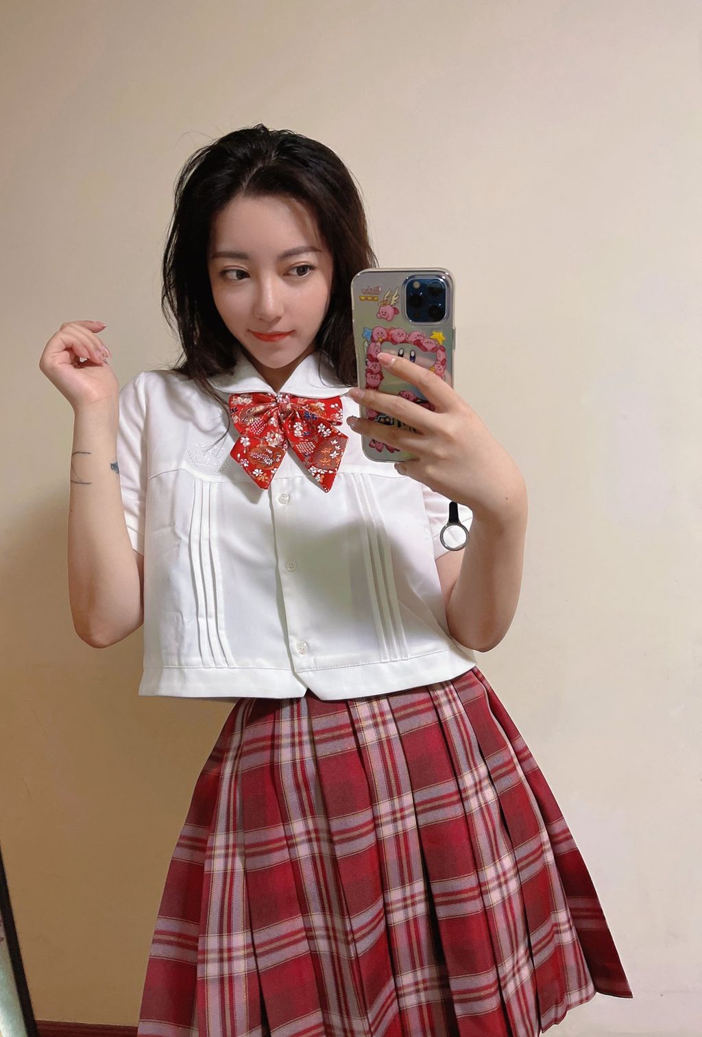 酒月： 极品巨乳 人前露出私拍