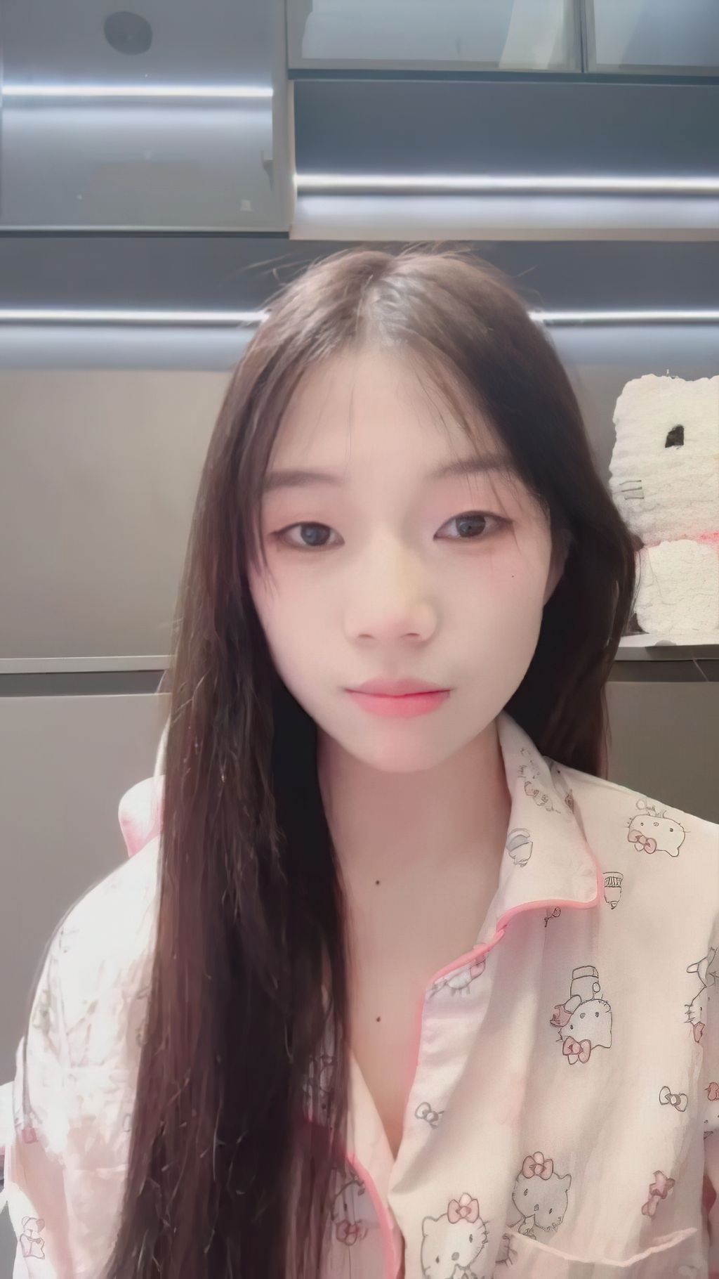 吧啦： 清纯少女下海 边跳边脱光光