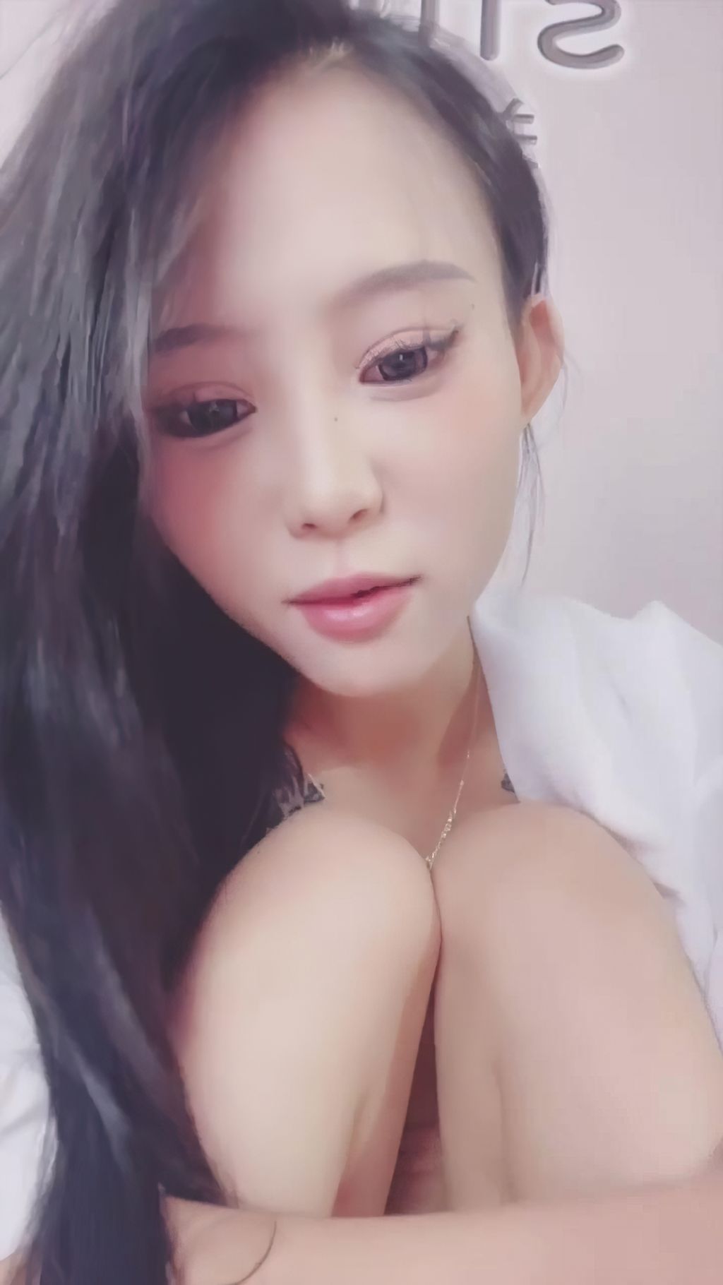 19水嫩： 黑丝女神 高跟女仆装