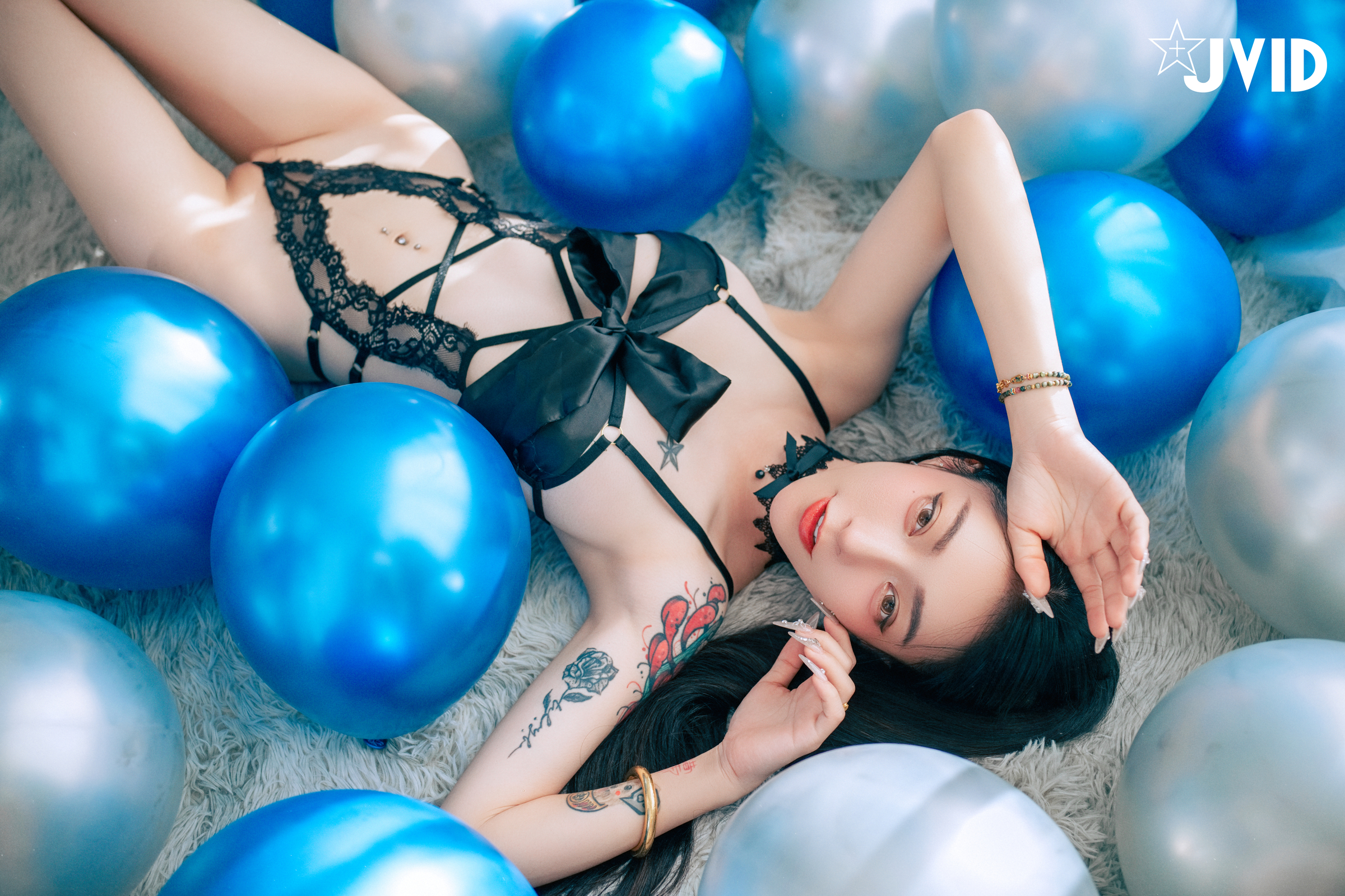 [JVID] 飄飄哥 – 【最狂尺度生日特輯／極細丁無膚膠】色色の裸體生日趴－飄飄慶生被脫光光塗抹奶油超細線丁無膚膠擠出誘人駱駝蹄屁股翹高背後位視角超色慾超誘人裸體奶油慶生影片熱映中