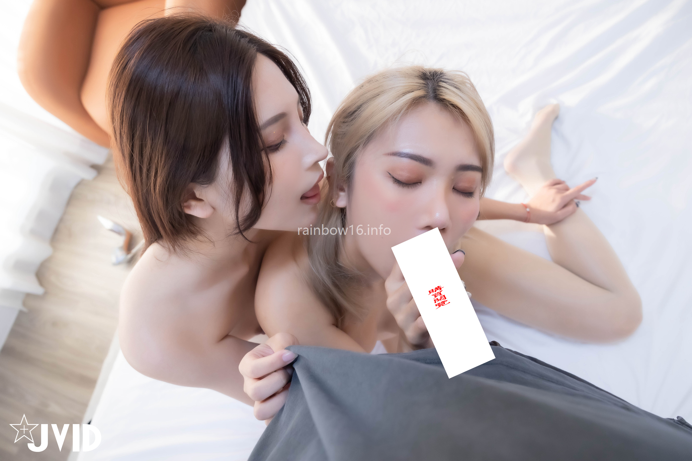 [JVID] 伊芙蝶 & Ash艾希 – 【四點全露】首次合體珍藏❤ 賽車女郎油亮絲襪美腳蕾絲邊誘惑