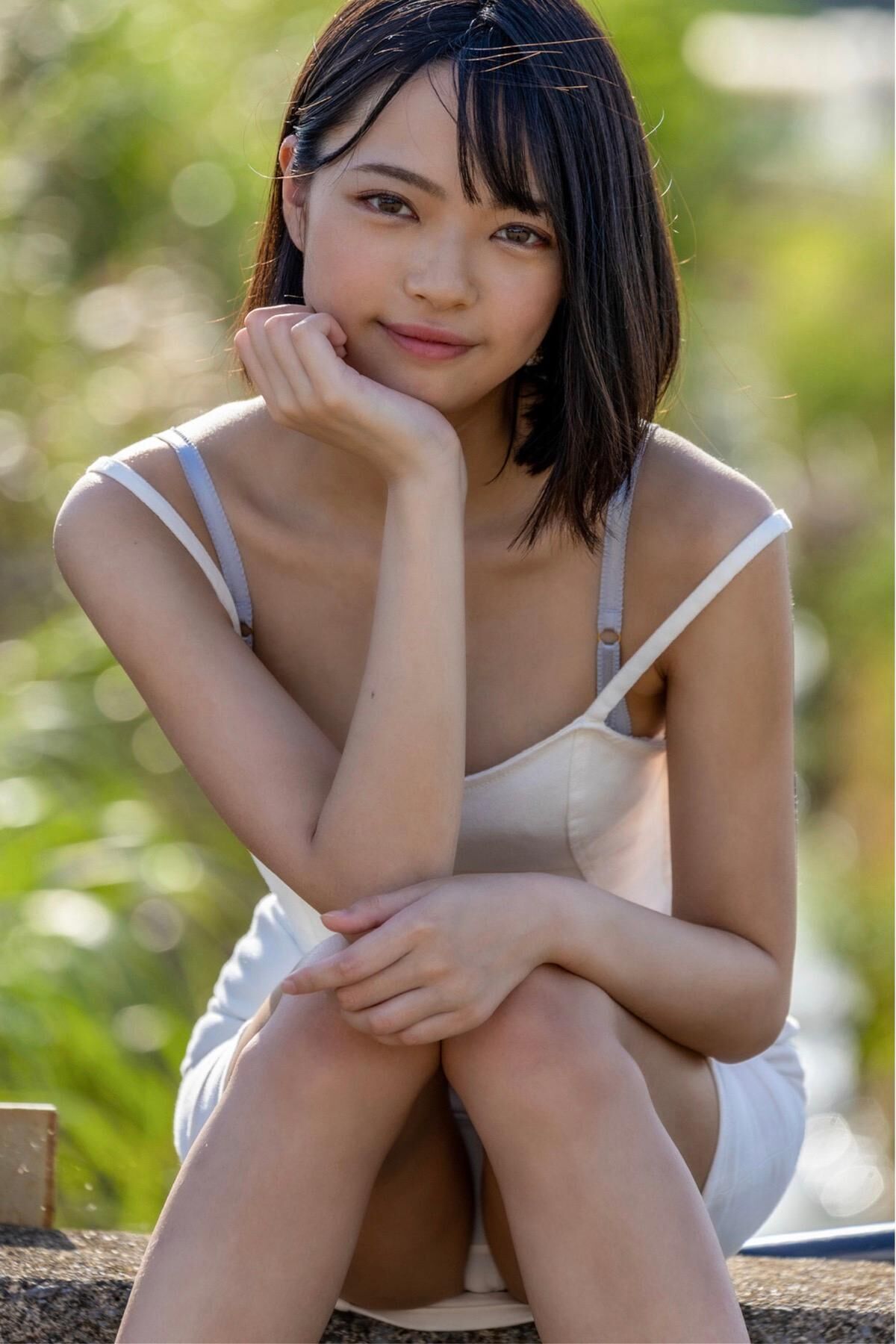 PANCHIRA – 全編制服パンチラ写真集 02