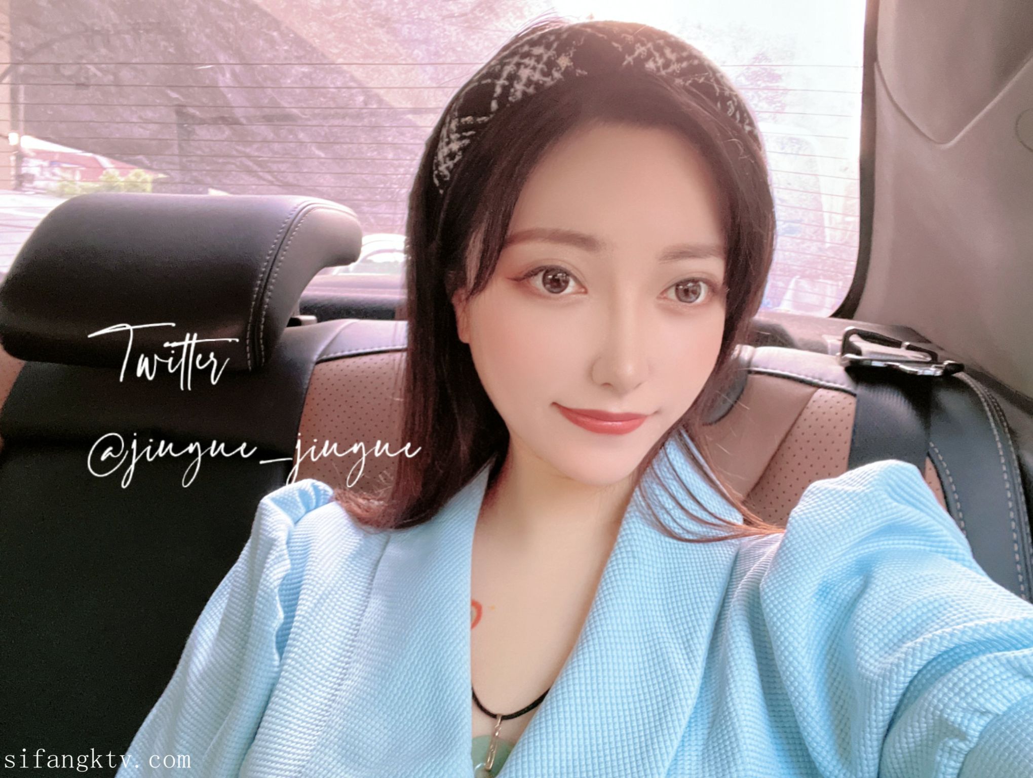酒月： 极品巨乳 人前露出私拍