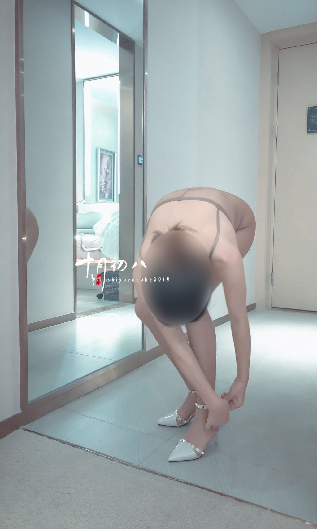 十月初八： 人前露出私拍合集