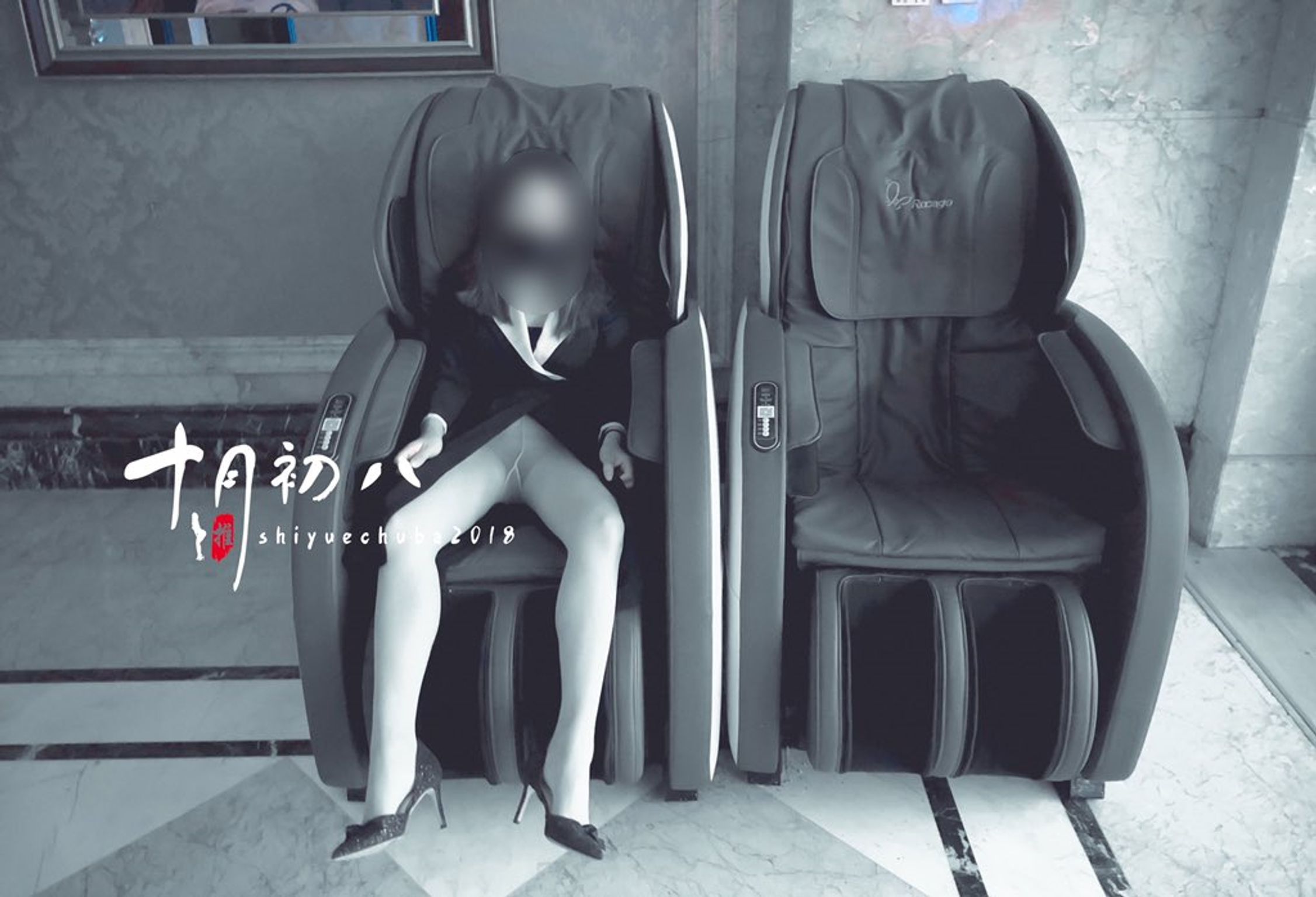 十月初八： 人前露出私拍合集