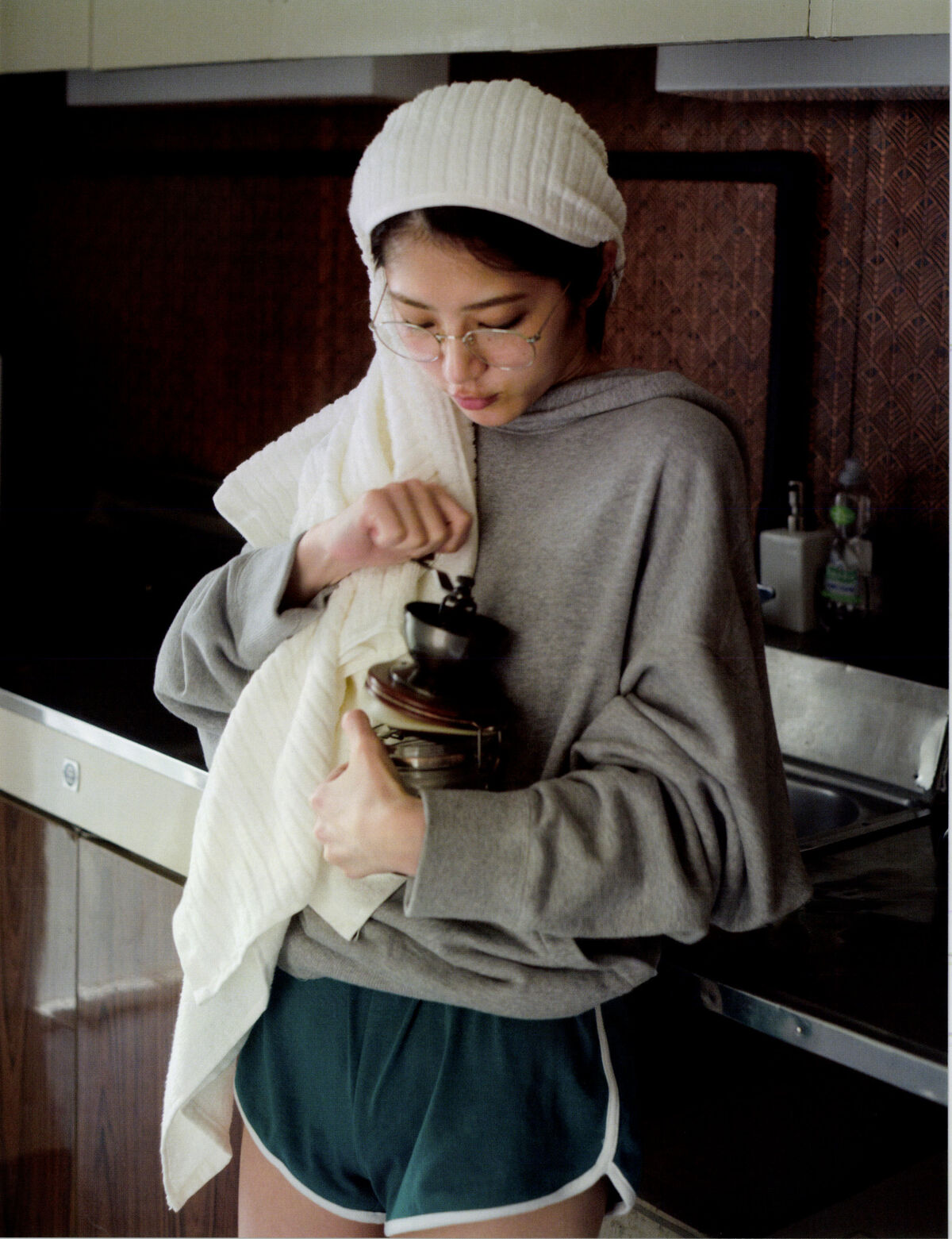 Yumi Wakatsuki 若月佑美 - 写真集 アンド チョコレート