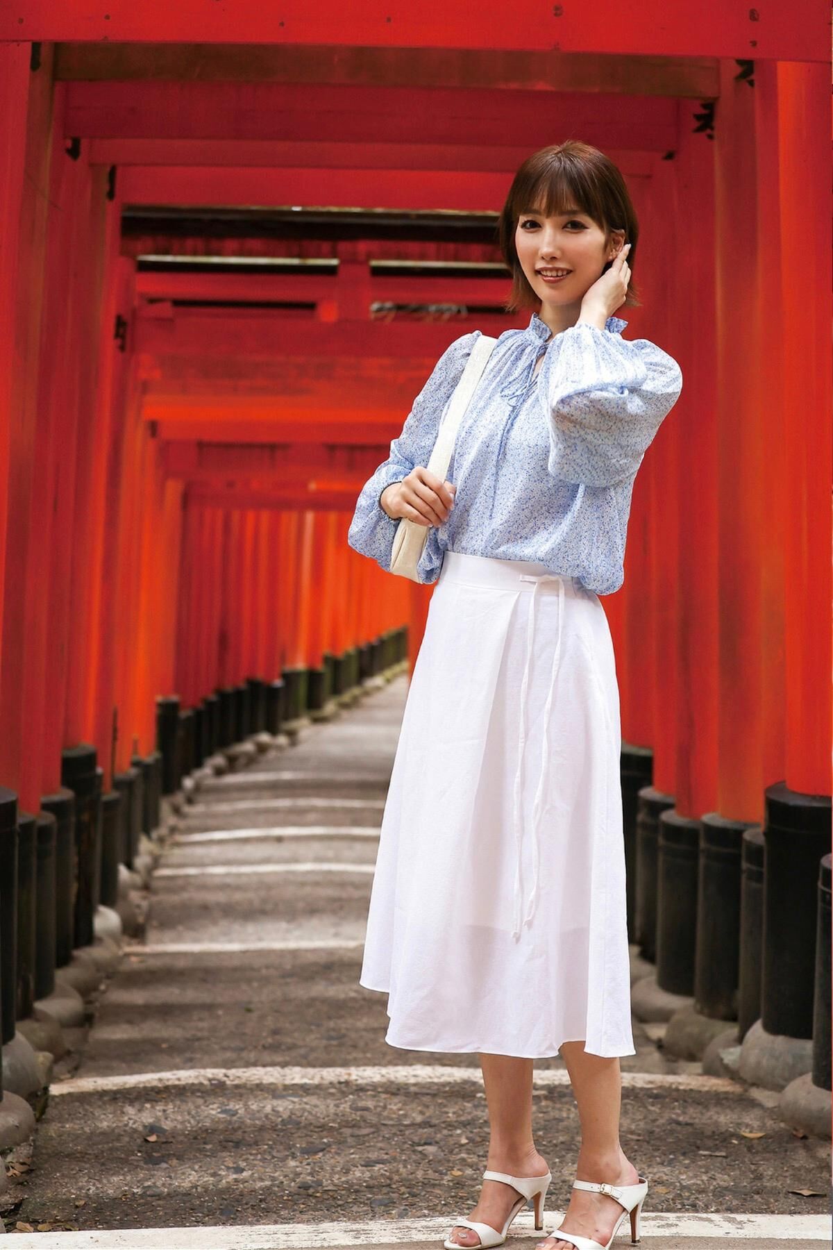 Shiori Tokunaga 徳永しおり - Travel Guide 旅のしおり