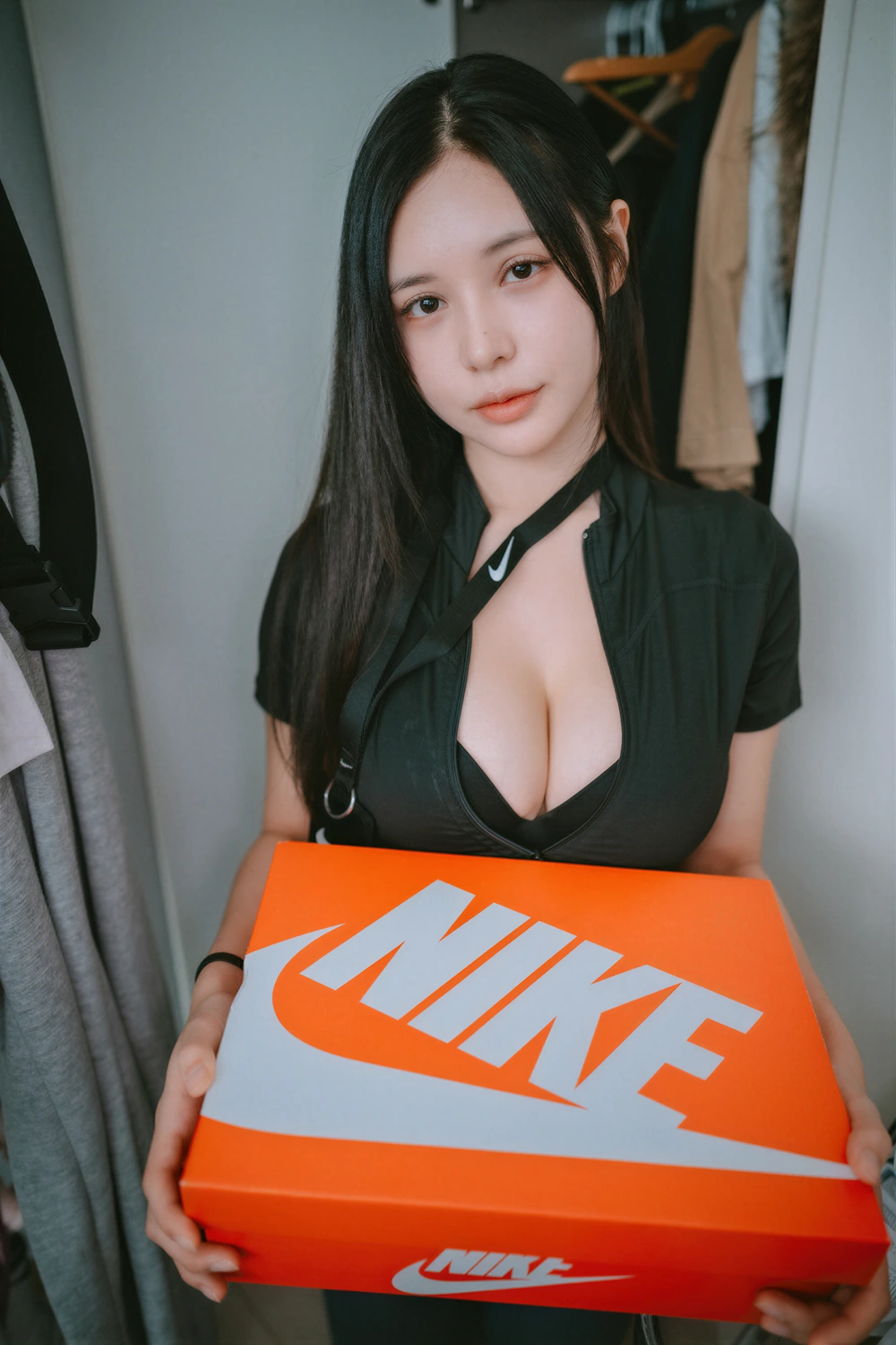 Seoahn 서안 – DJAWA 「What’s Your Size」