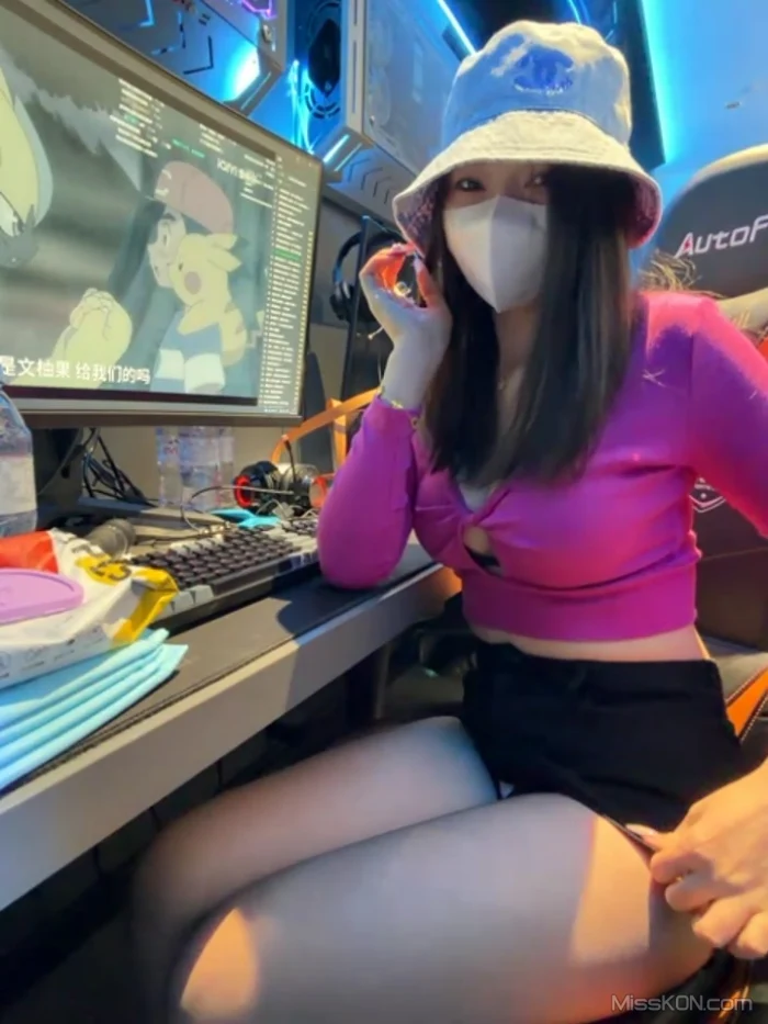 Lucky-cat88： 露出小美女 挑战公共场合露出 高尔夫球场 网吧 出租车 #05