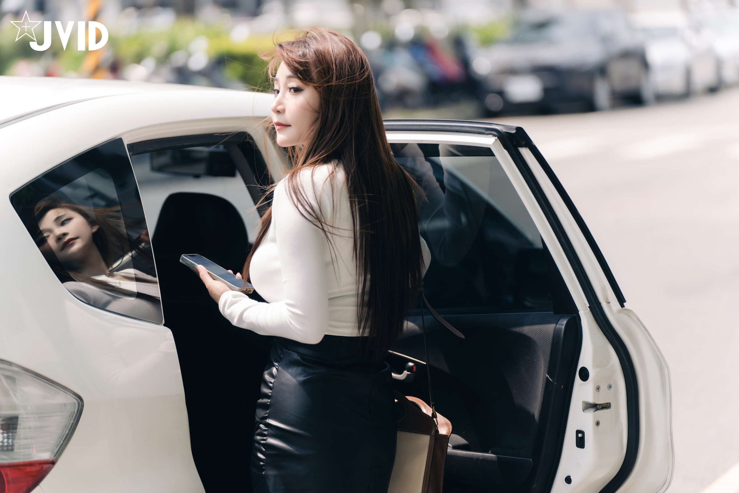 [JVID] Lele 樂樂 – 「Fake Taxi 」載到一個穿著火辣的乘客