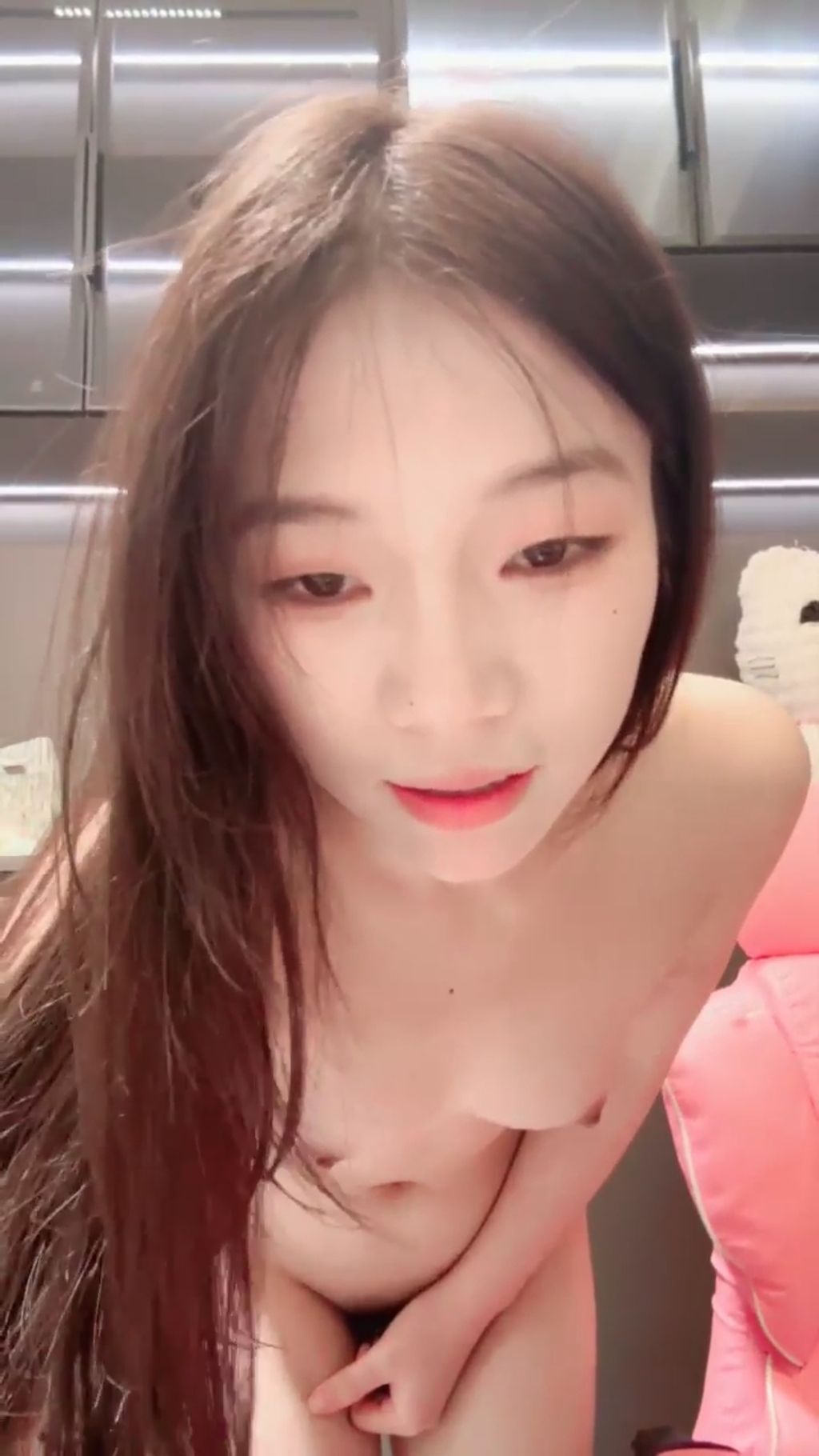 吧啦： 清纯少女下海 边跳边脱光光