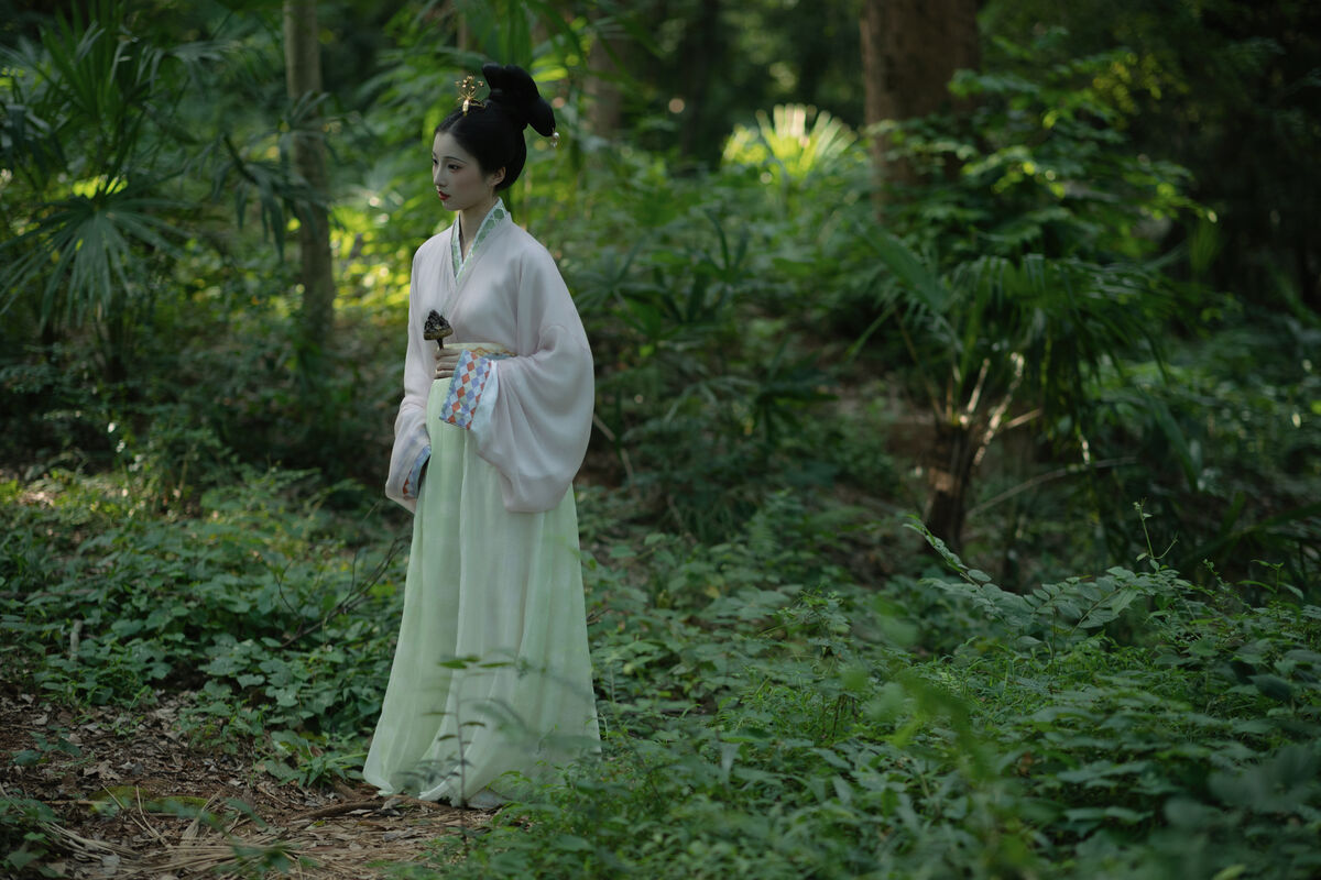 YiTuYu艺图语 Vol.10483 Qi E Rong Rong