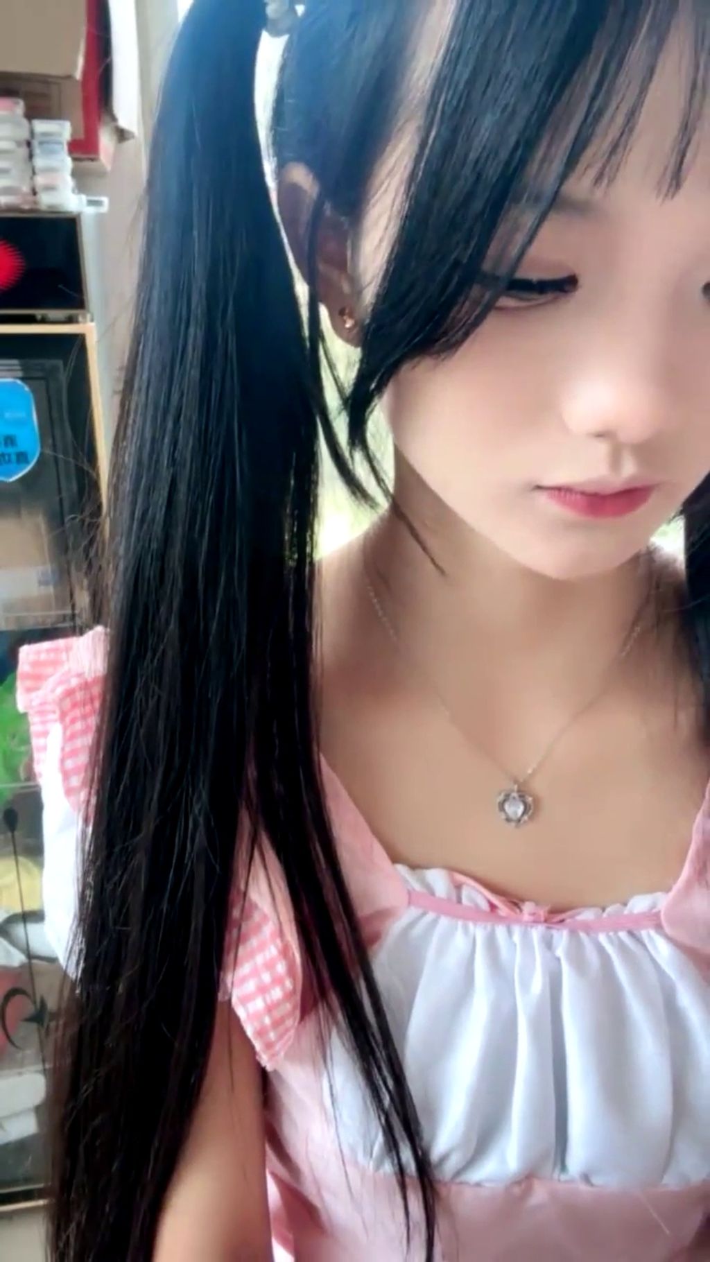 07水嫩宝宝: 绝美农村女孩 村里露出 8 07水嫩宝宝: 绝美农村女孩 村里露出