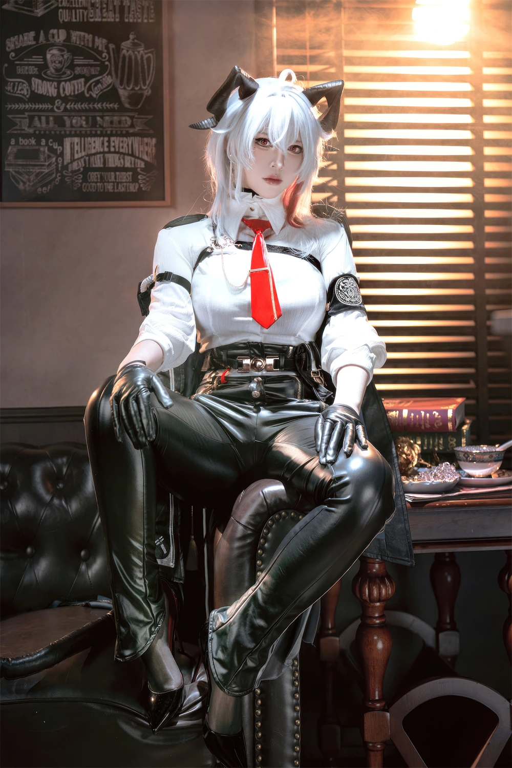 Cosplay 半半子Banbanko – 鸣潮 赞妮