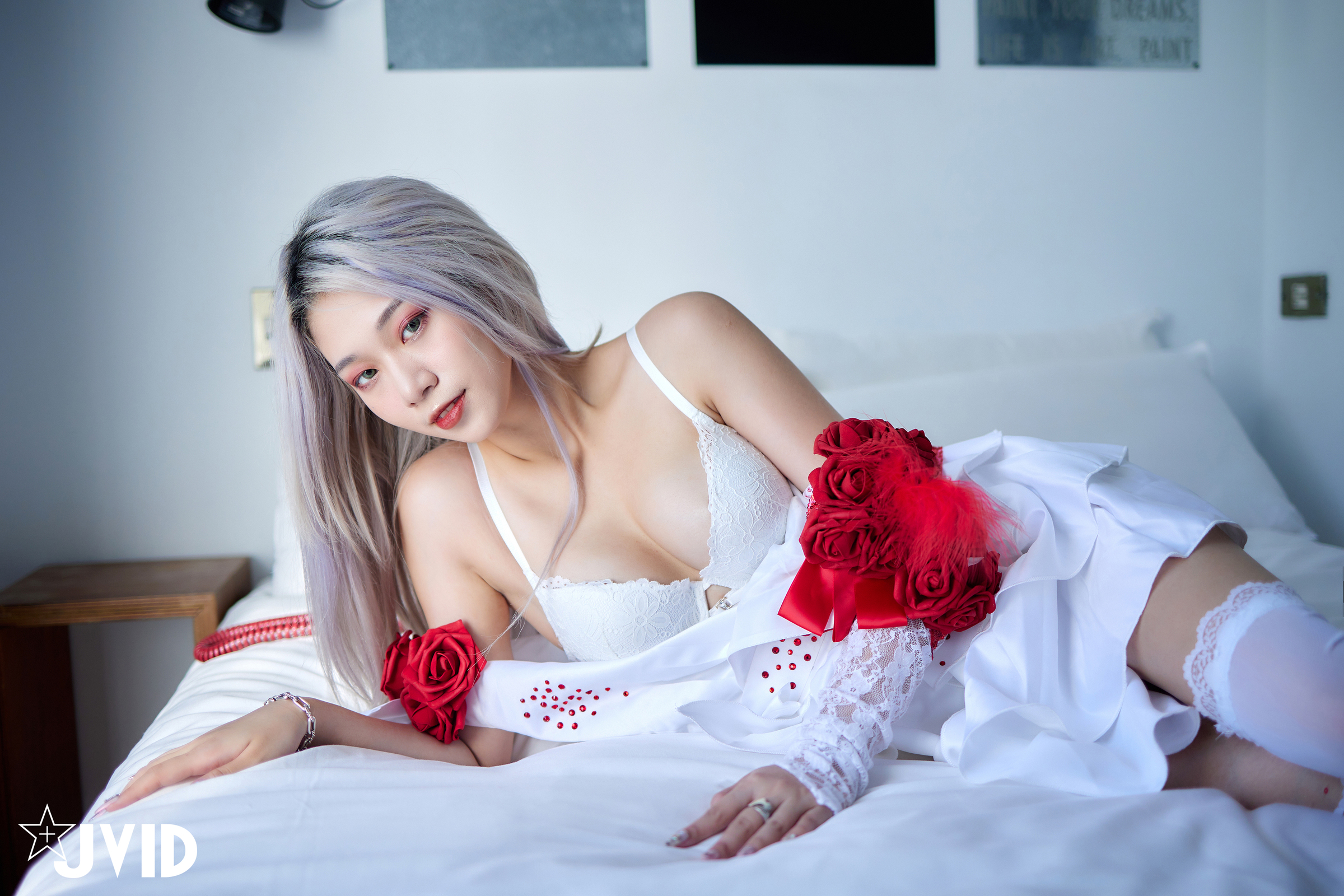 [JVID] Verna – 「萬聖節鬼魅之月」第五人格調香師Verna性感解密 隱藏版影片