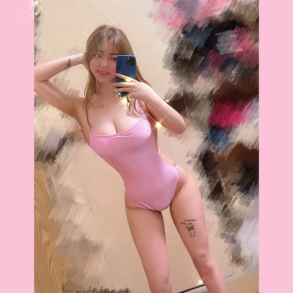 酒月： 极品巨乳 人前露出私拍