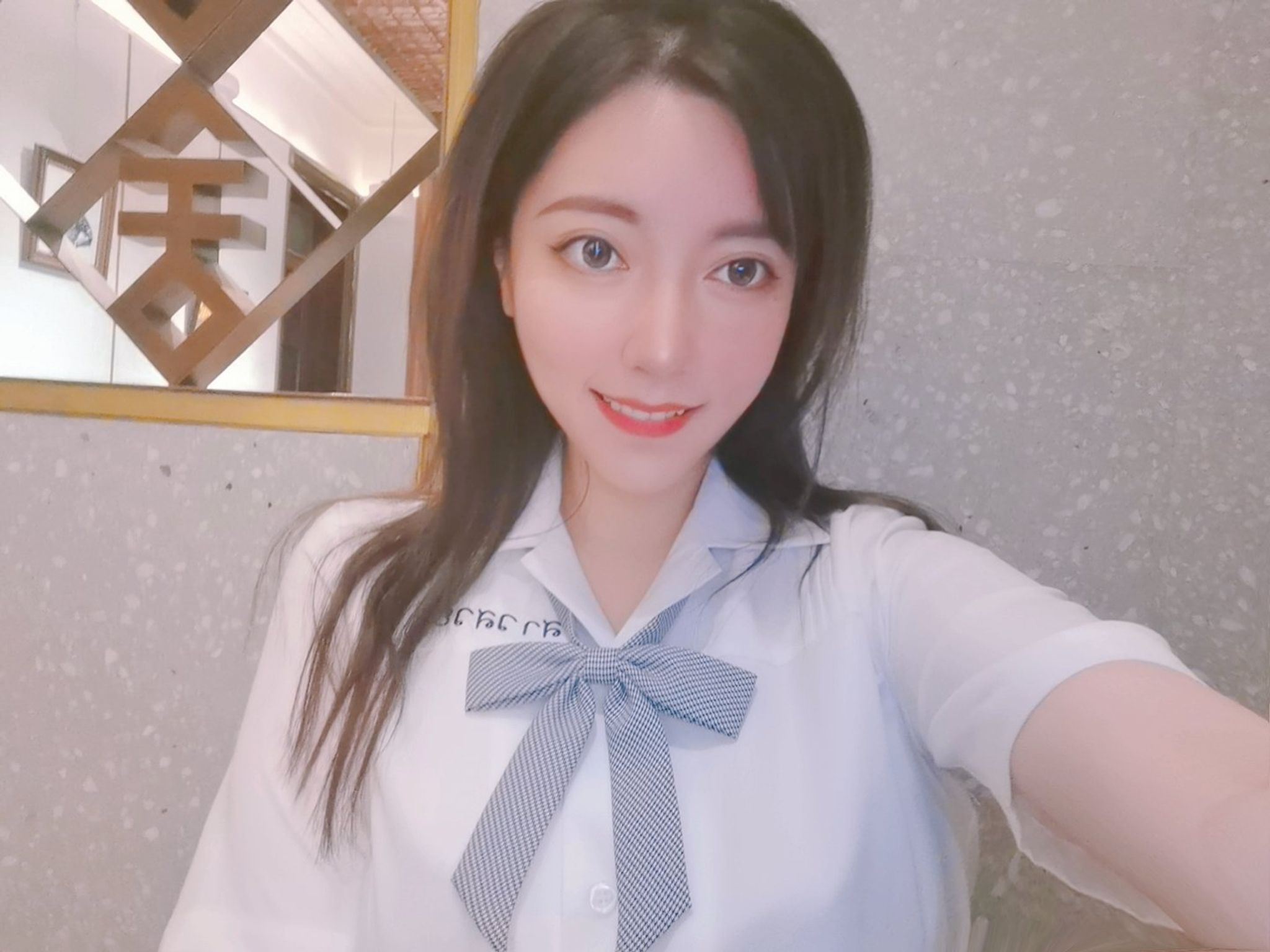 酒月： 极品巨乳 人前露出私拍