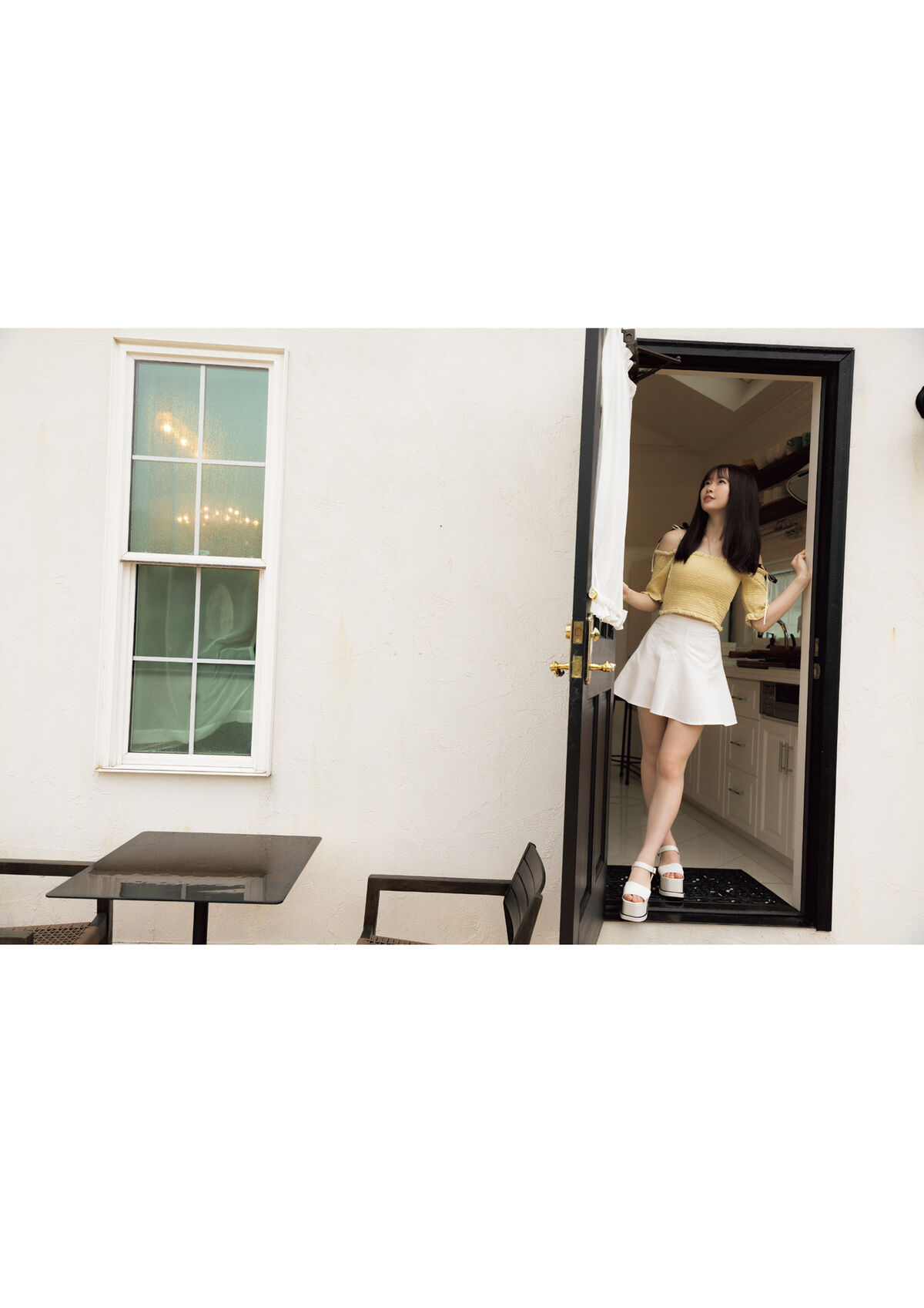 Emika Shirakami 白上咲花 - 写真集 Blooming