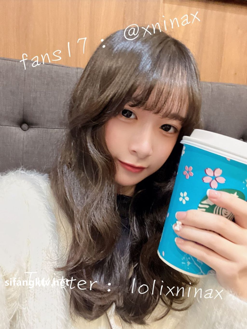 lolixnixax(小只马妮娜): 超级可爱的双马尾福利姬 #01 121 lolixnixax(小只马妮娜): 超级可爱的双马尾福利姬 #01