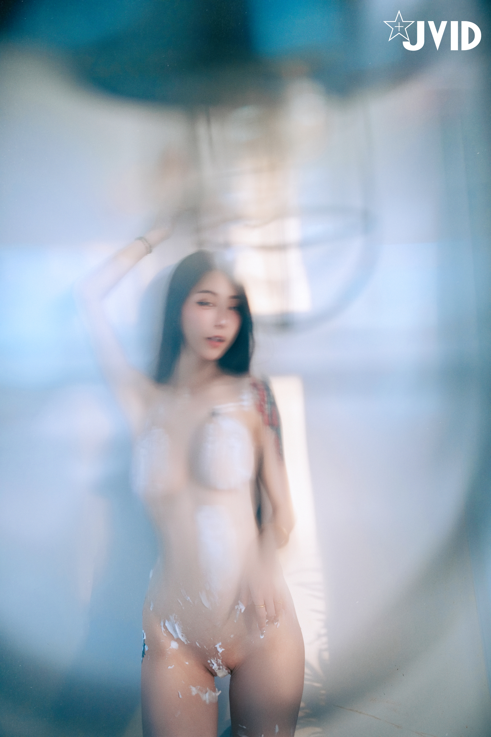 [JVID] 飄飄哥 – 【最狂尺度生日特輯／極細丁無膚膠】色色の裸體生日趴－飄飄慶生被脫光光塗抹奶油超細線丁無膚膠擠出誘人駱駝蹄屁股翹高背後位視角超色慾超誘人裸體奶油慶生影片熱映中