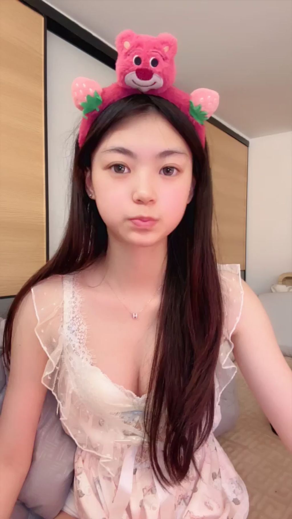 小佳宝： 校花级小美女付费首秀