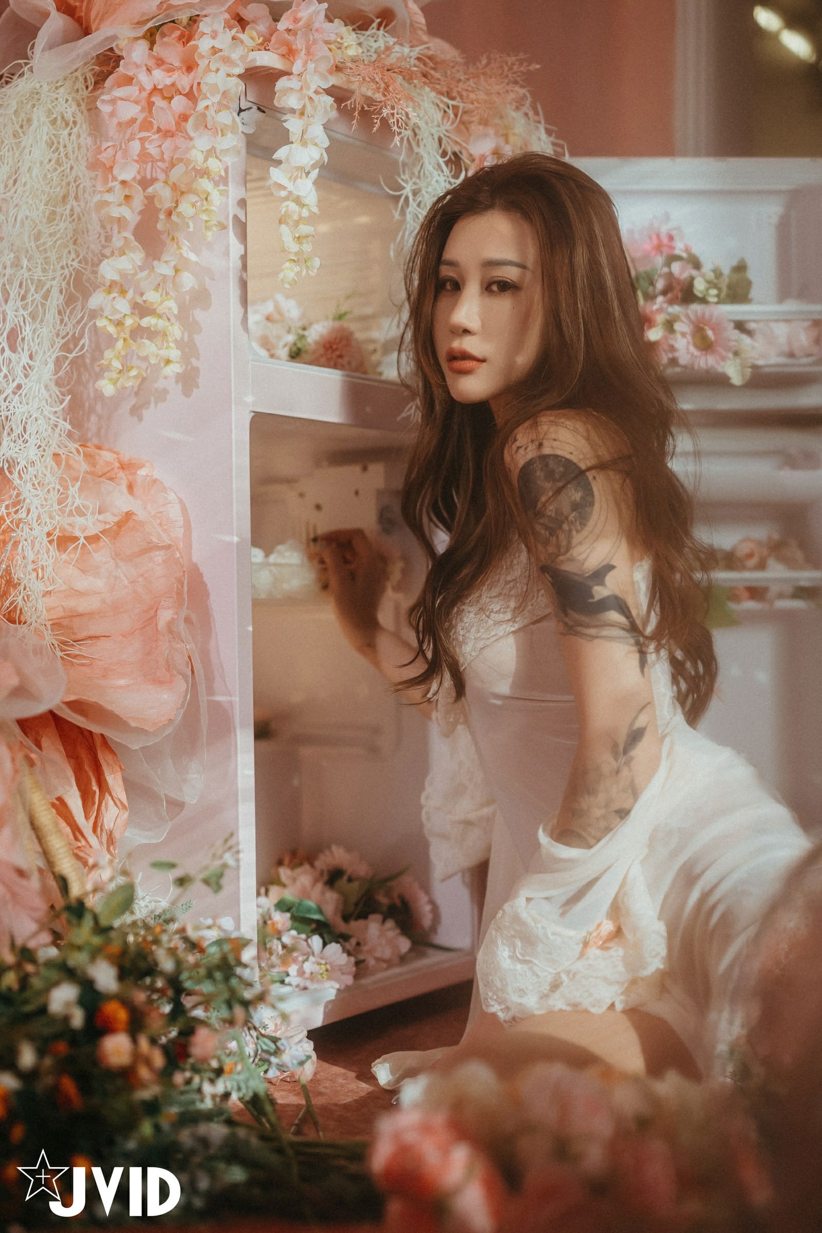 [JVID] Lara 雙囍 – 獨留的時光 與雙囍纏綿在浪漫花房的情緒與身體交流