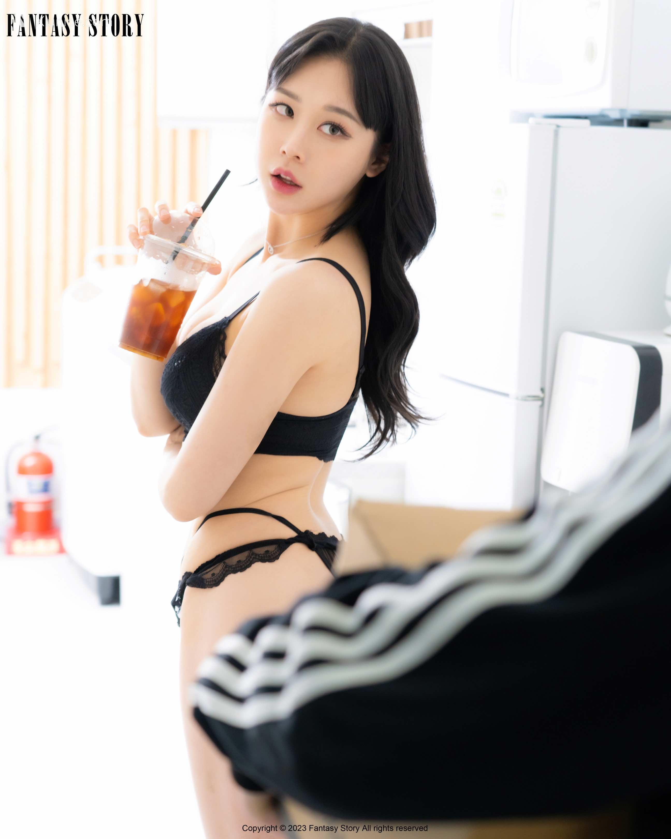 Fantasy Story Haena (해나) – Haena Seducing a Courier 4K