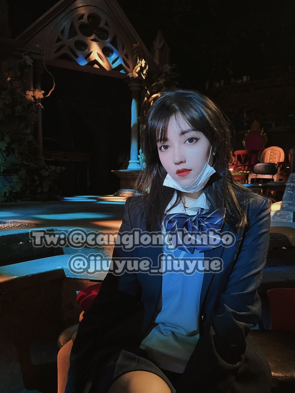 酒月： 极品巨乳 人前露出私拍