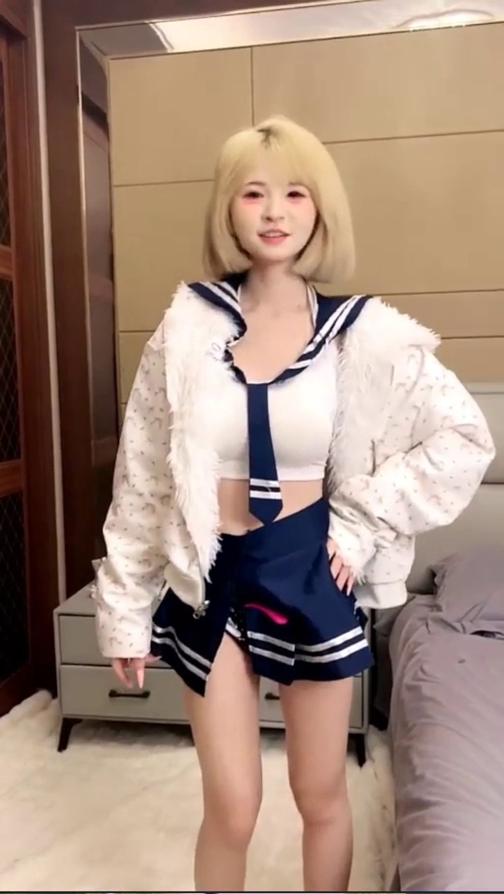 非常小美： 百分百不良可爱学妹 两位轮流演绎超赞