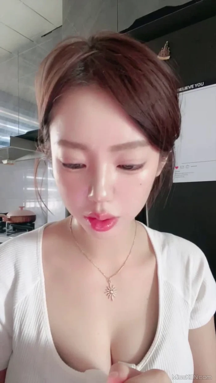 美美子Ya： 多彩随缘播外围 上下真空诱惑 道具喷水秀 #01
