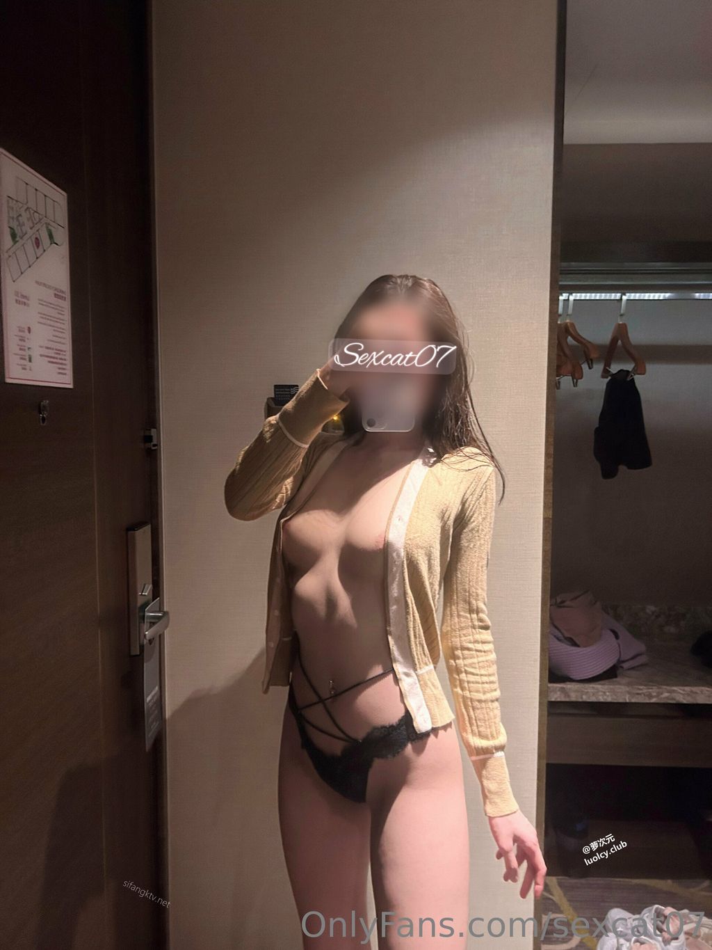 [OtherXXX] Sexcat(性感的猫)： OF究极绿帽骚妻 健身室大乱交混战