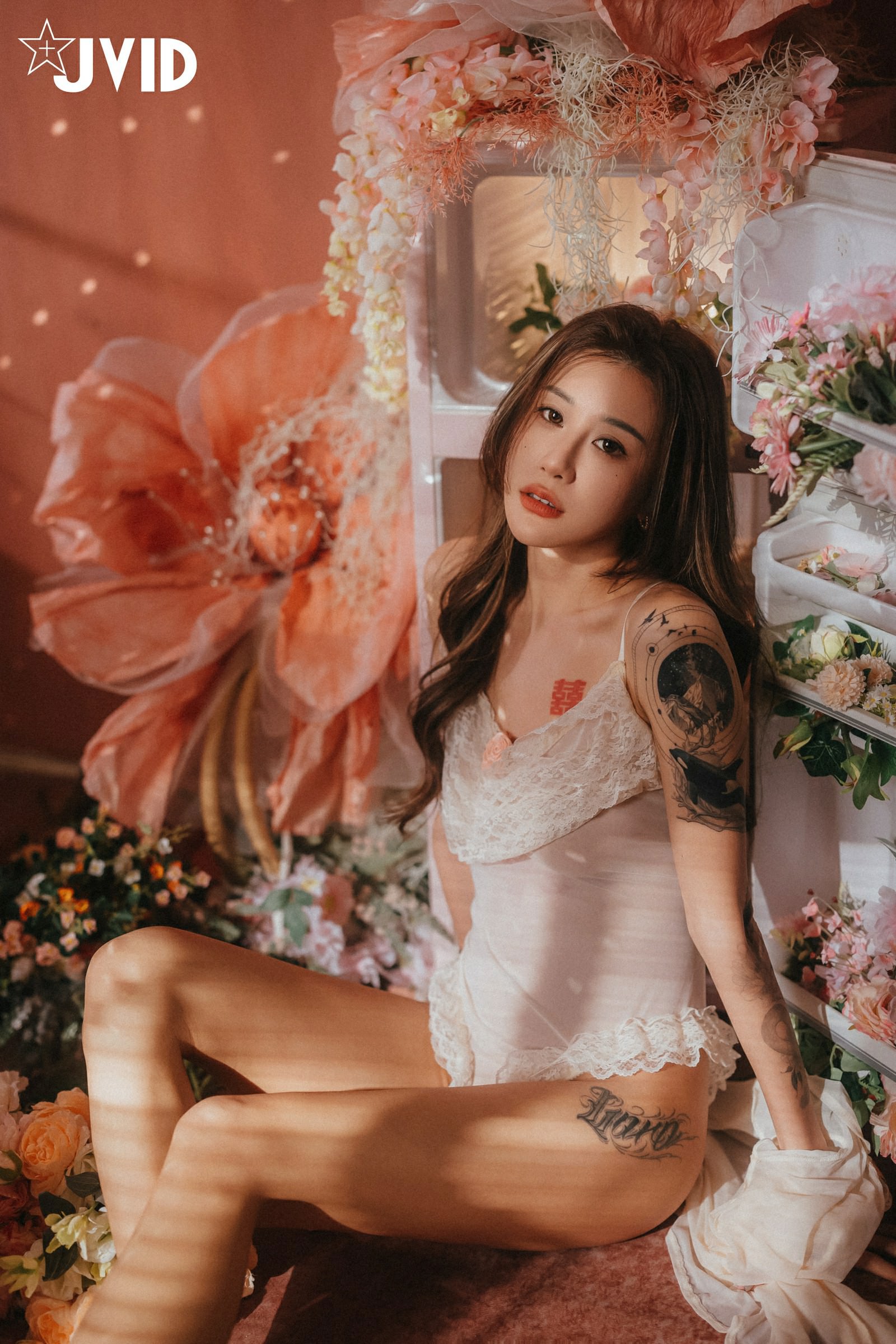 [JVID] Lara 雙囍 – 獨留的時光 與雙囍纏綿在浪漫花房的情緒與身體交流