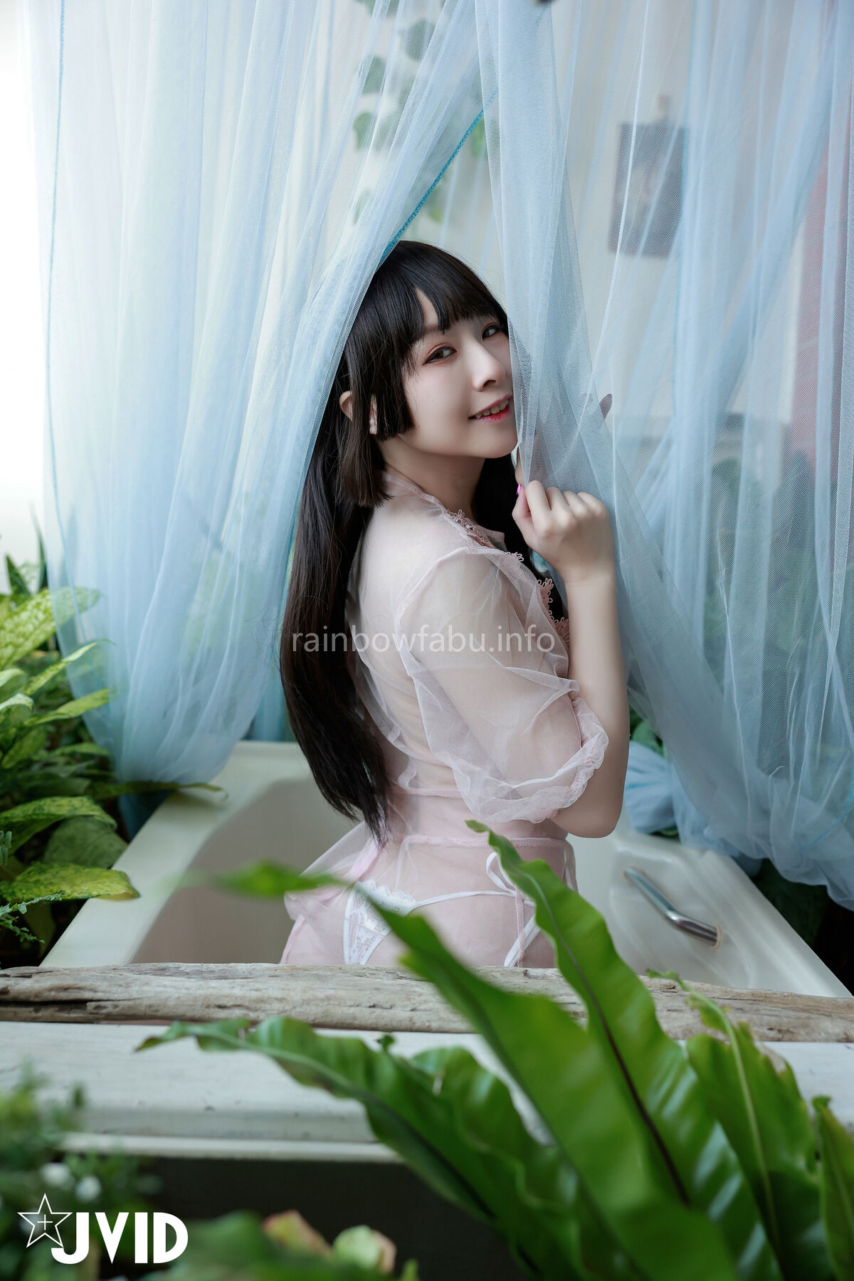 Li Fei Er 黎菲兒 - 菲兒在花叢中蹦出誘人巨乳彈出渾圓翹臀 極限邊緣的挑逗 Part02