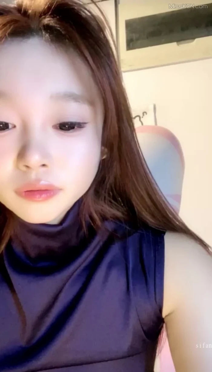 宝宝： 翘臀妹骚舞顶胯诱惑