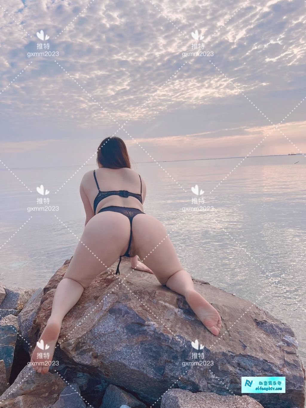 狗婷gxmm： 极品蛮腰肥臀反差母私拍完整版视图