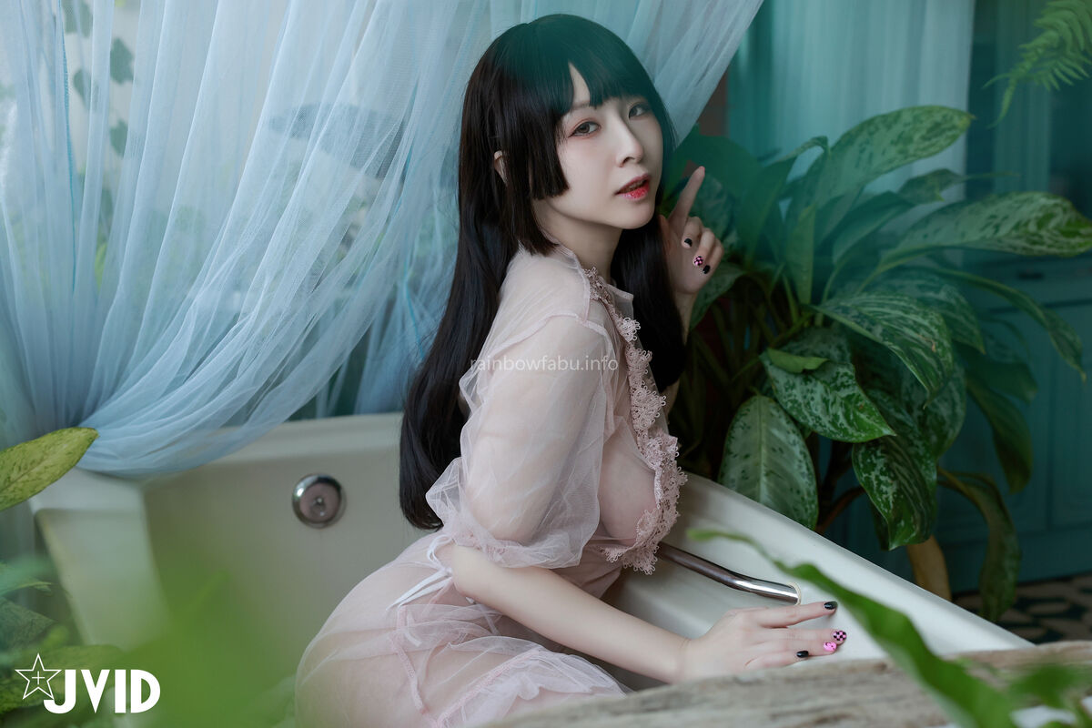 Li Fei Er 黎菲兒 - 菲兒在花叢中蹦出誘人巨乳彈出渾圓翹臀 極限邊緣的挑逗 Part01