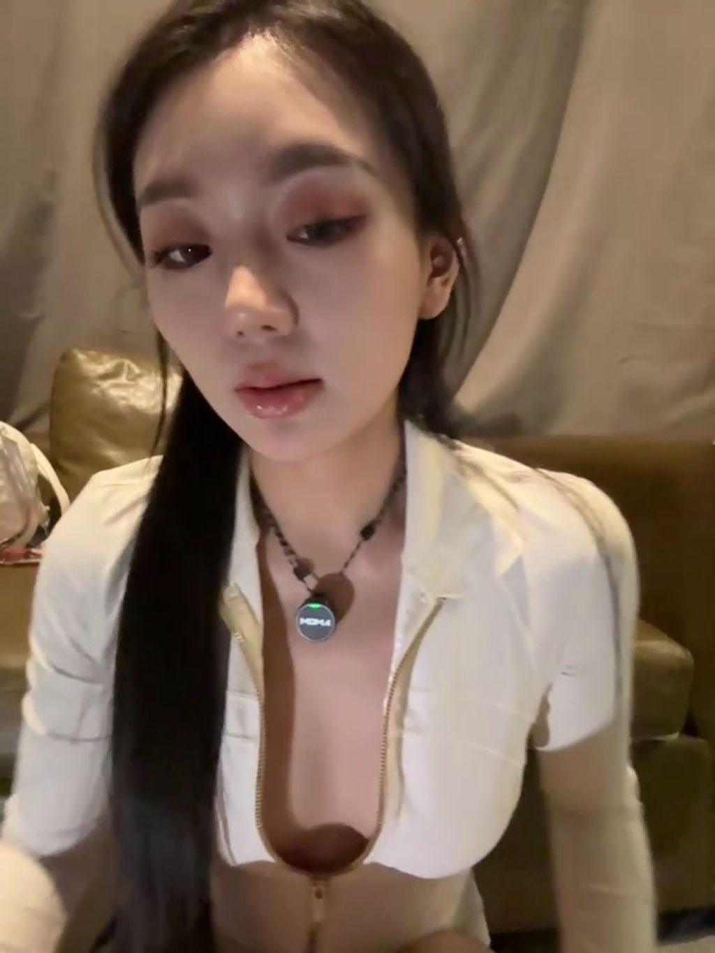 jiajia_L： 健身房内的秘密 #01